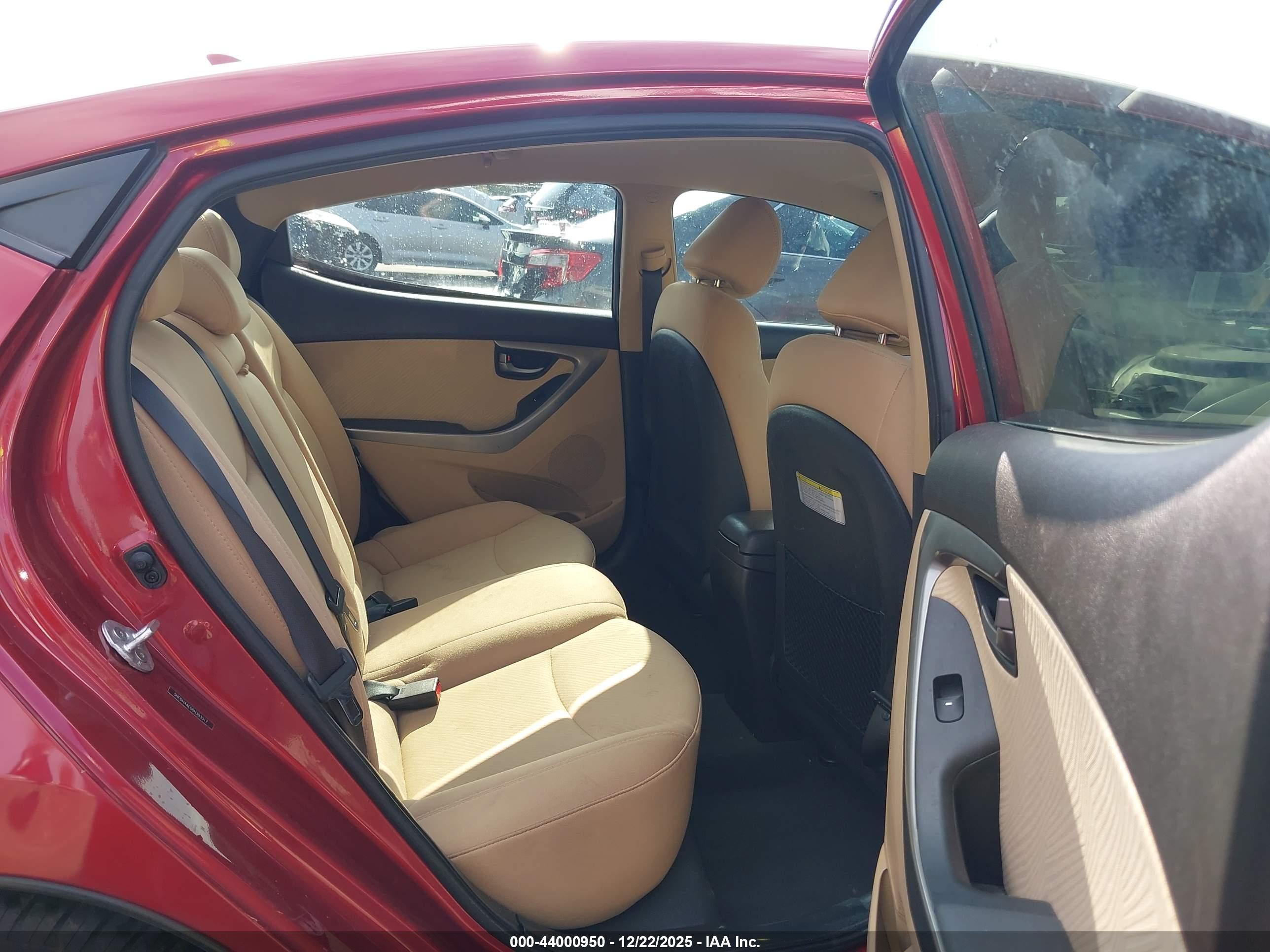 HYUNDAI ELANTRA image 8