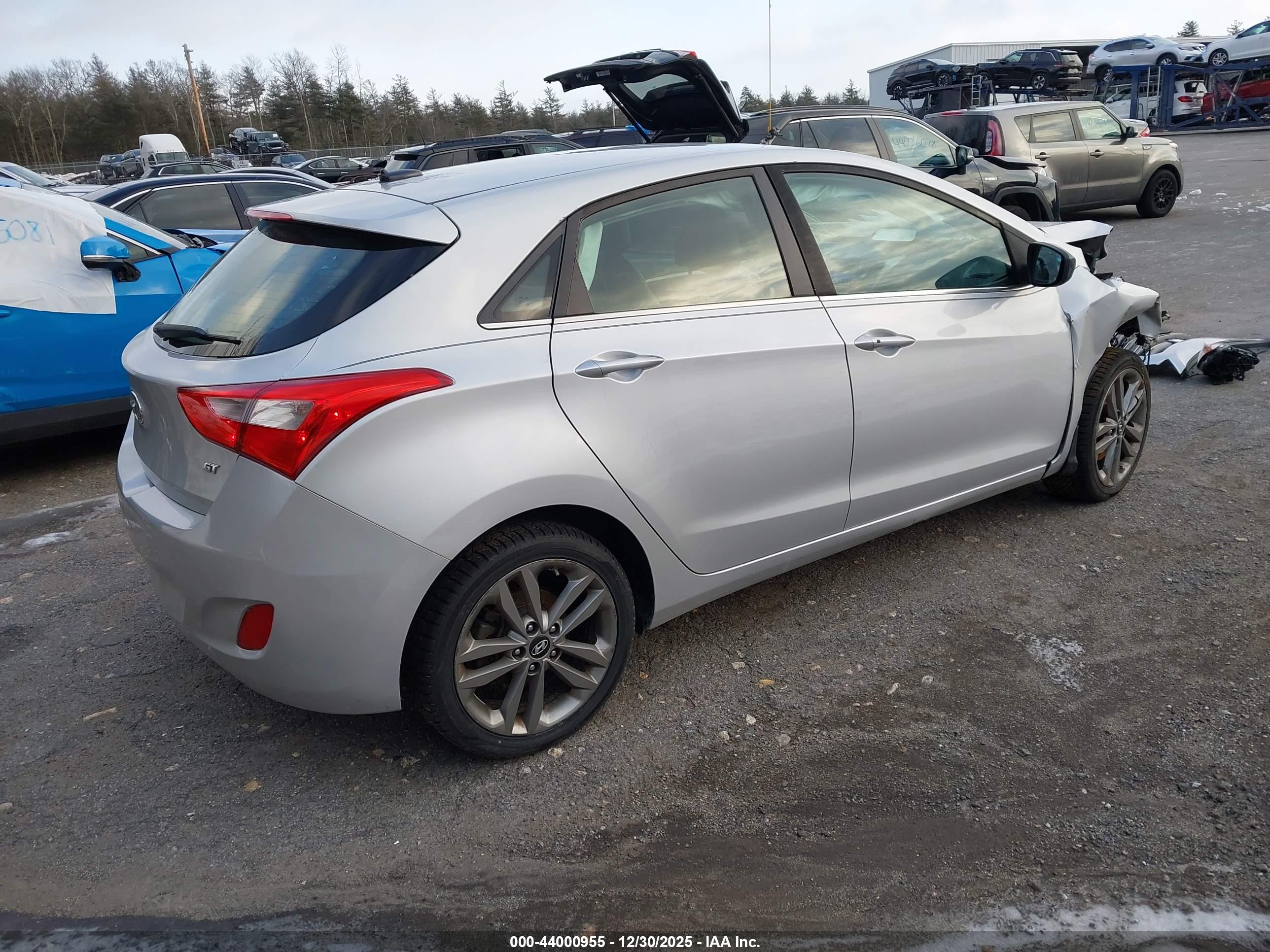 HYUNDAI ELANTRA image 4