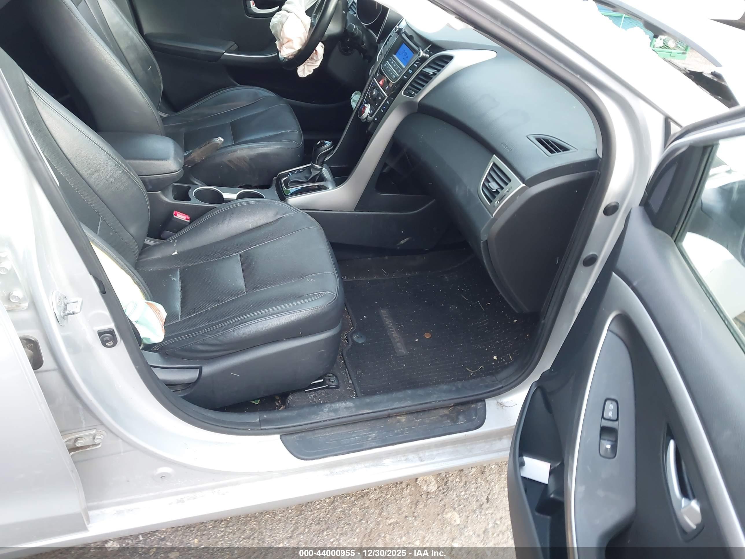 HYUNDAI ELANTRA image 5