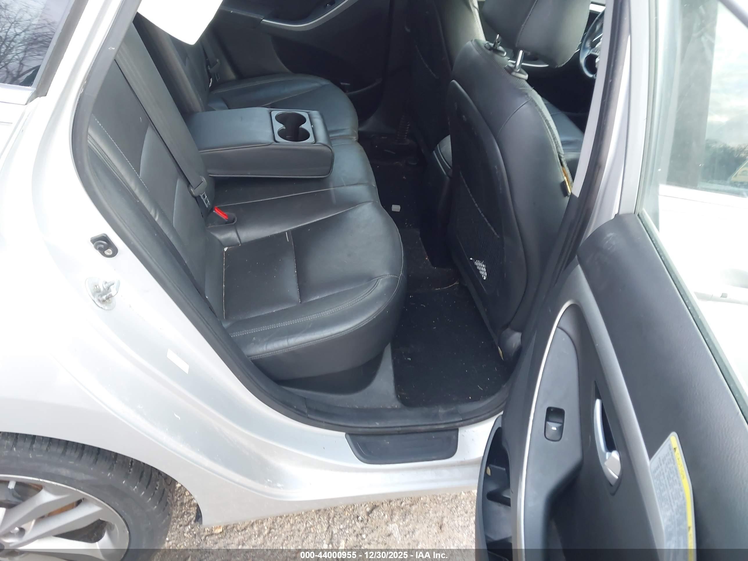 HYUNDAI ELANTRA image 8