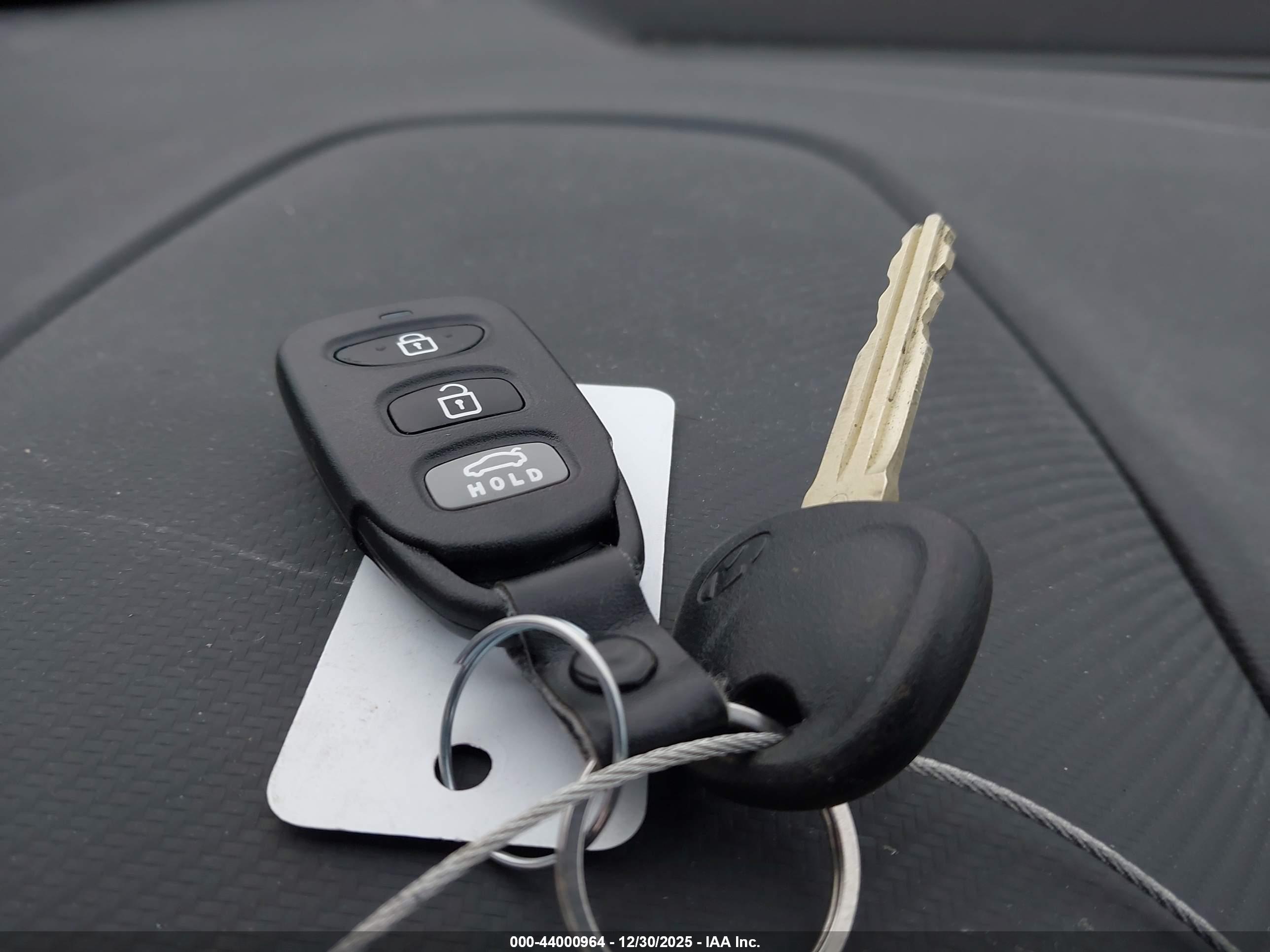 HYUNDAI ELANTRA image 11