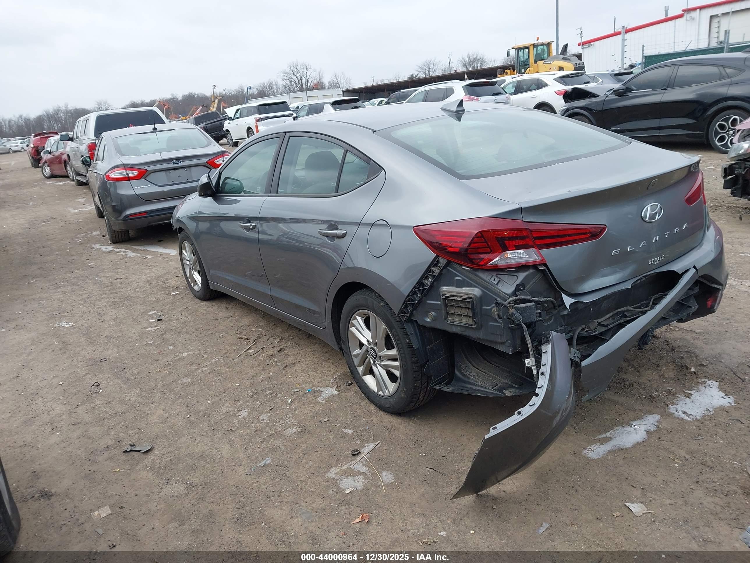 HYUNDAI ELANTRA image 3