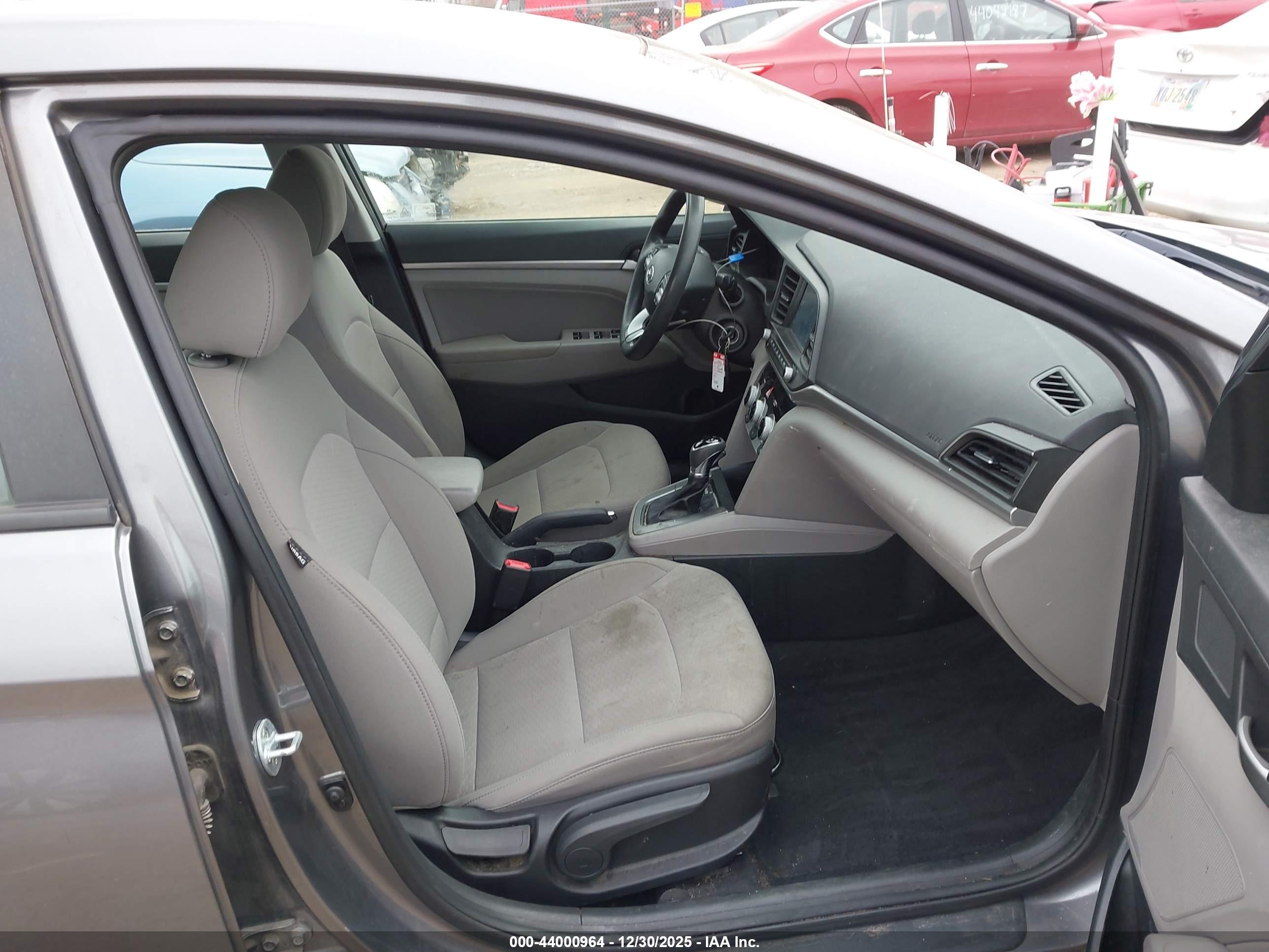 HYUNDAI ELANTRA image 5