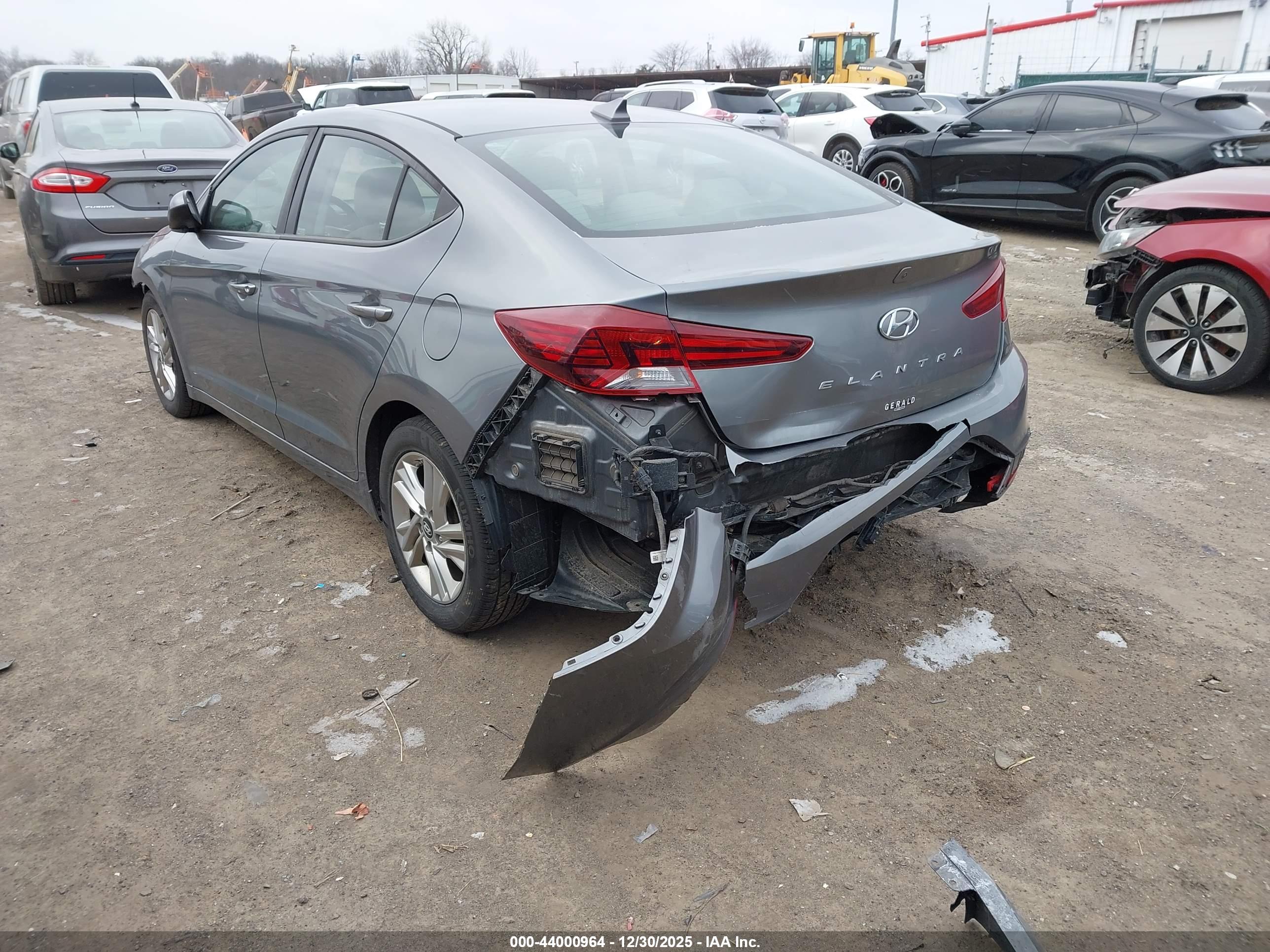 HYUNDAI ELANTRA image 6