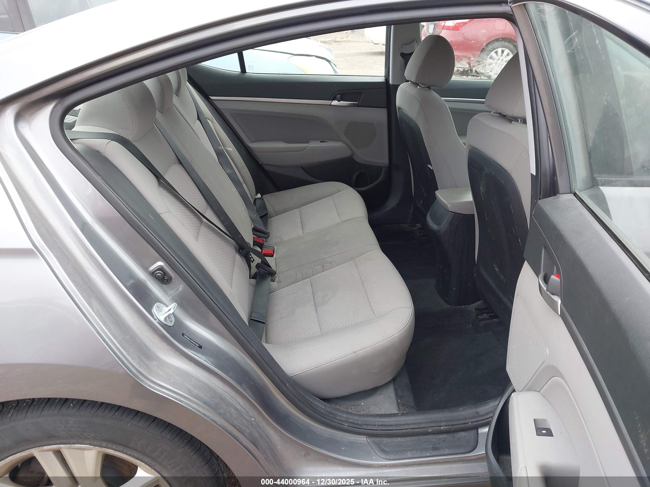HYUNDAI ELANTRA image 8