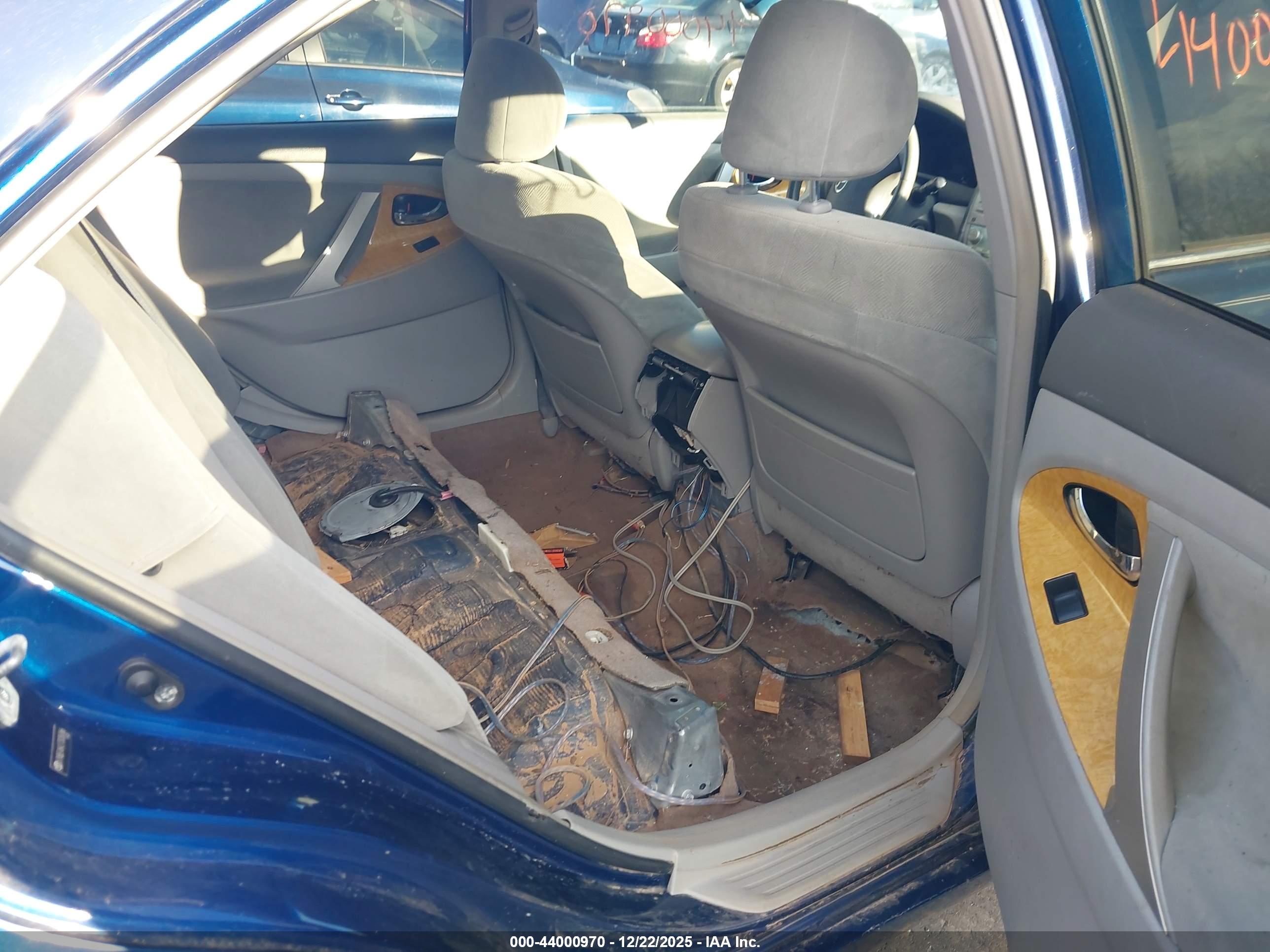 TOYOTA CAMRY image 8