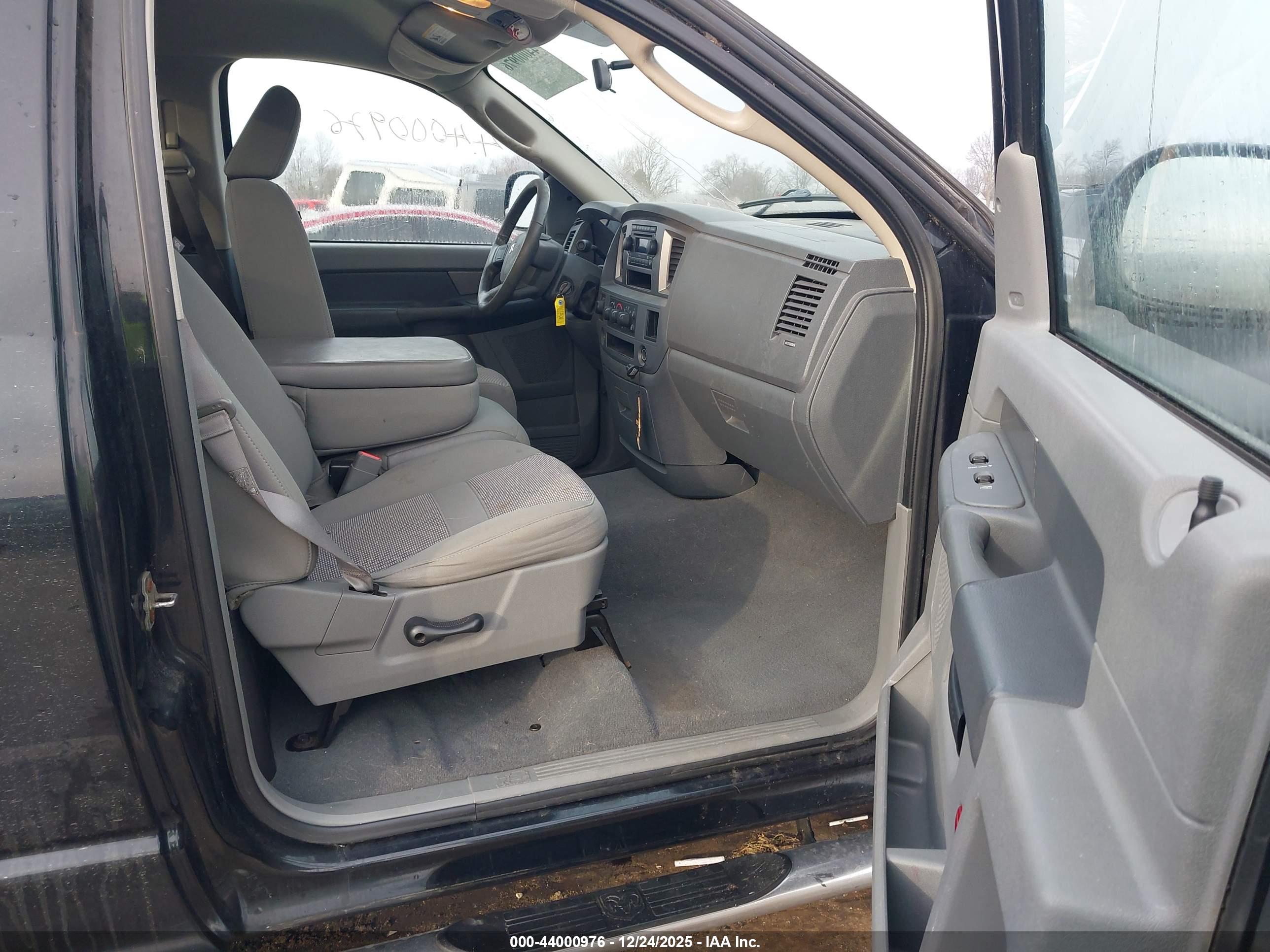 DODGE RAM image 5