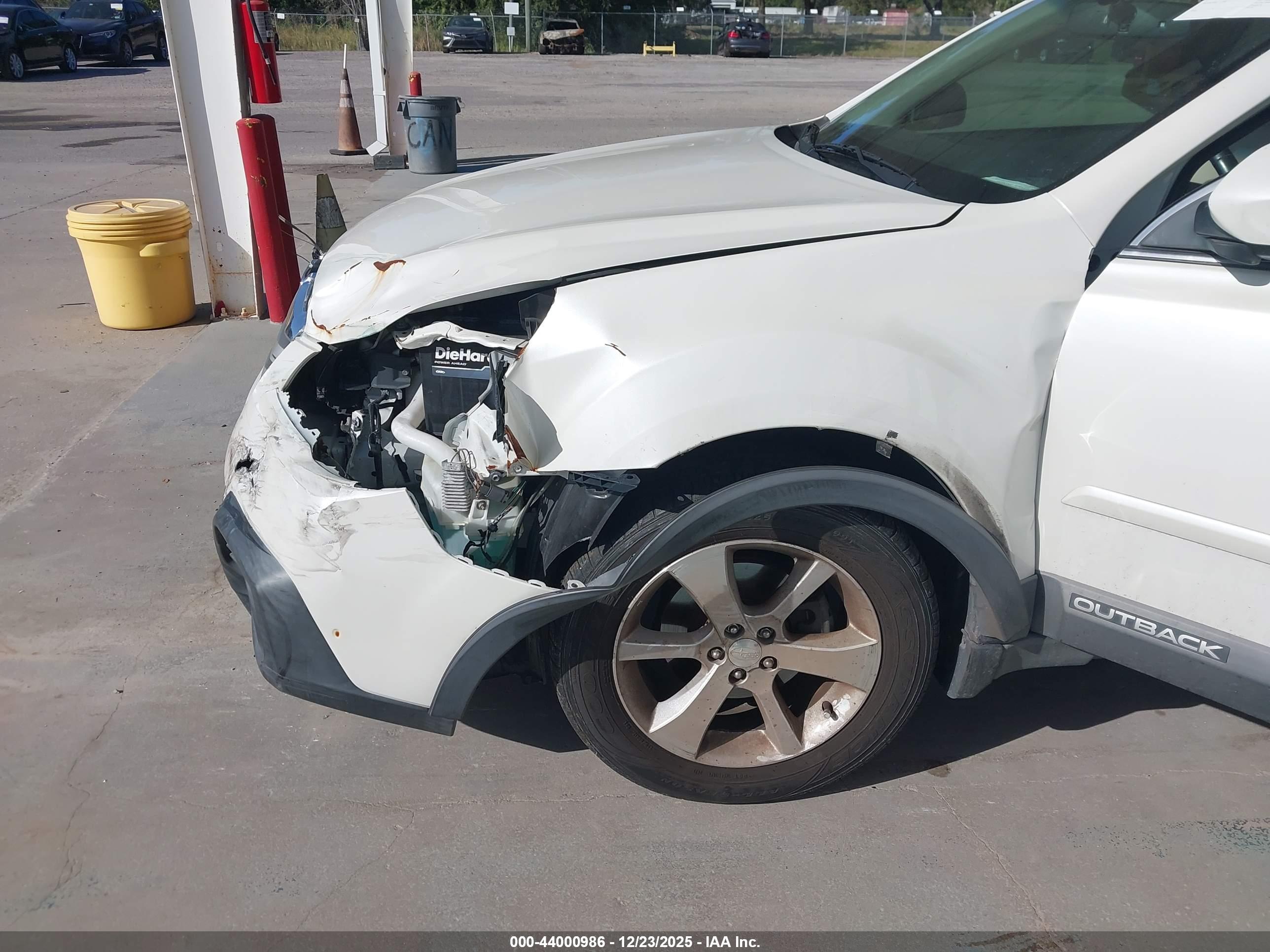 SUBARU OUTBACK image 6