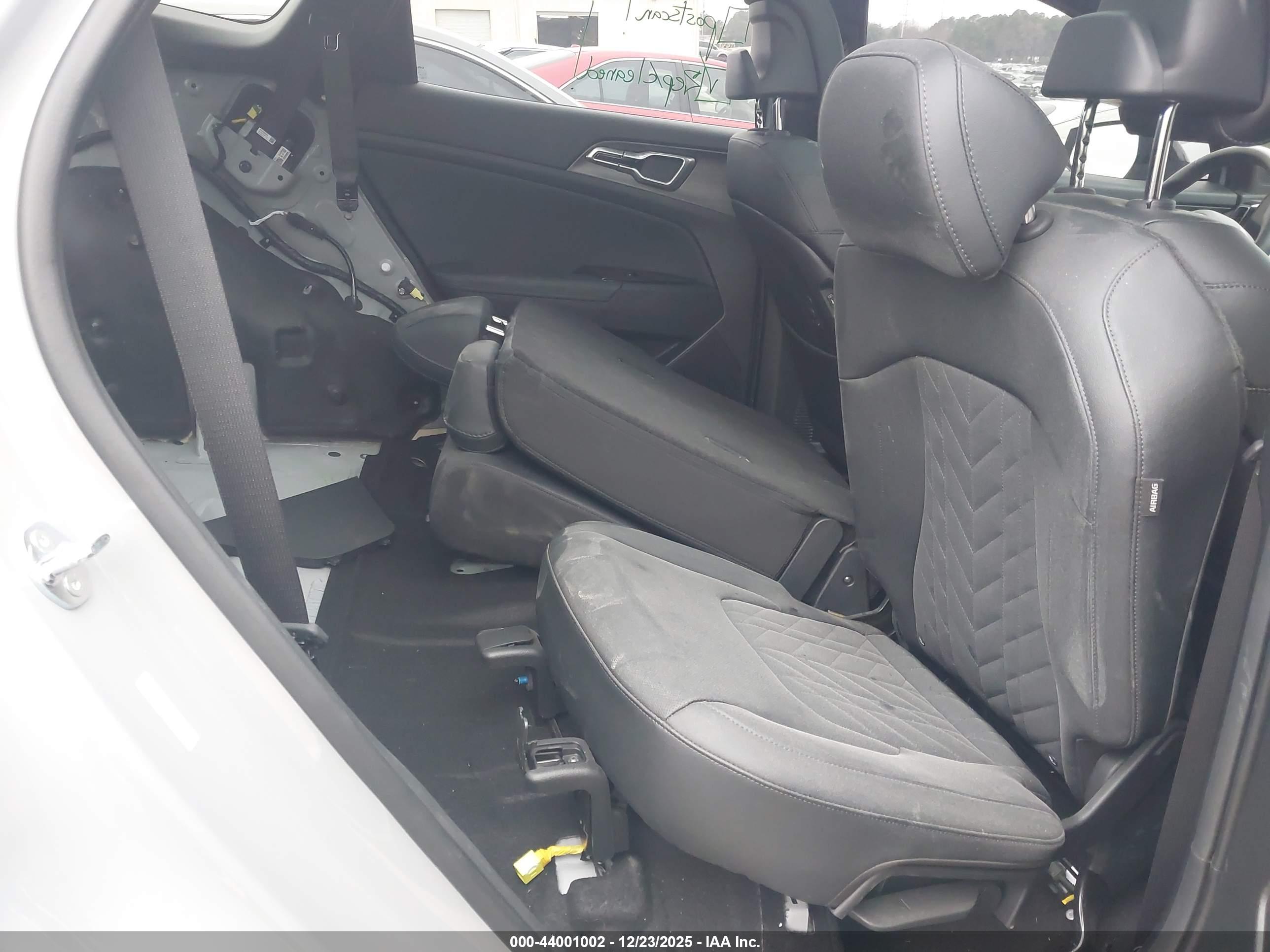 KIA SPORTAGE image 8