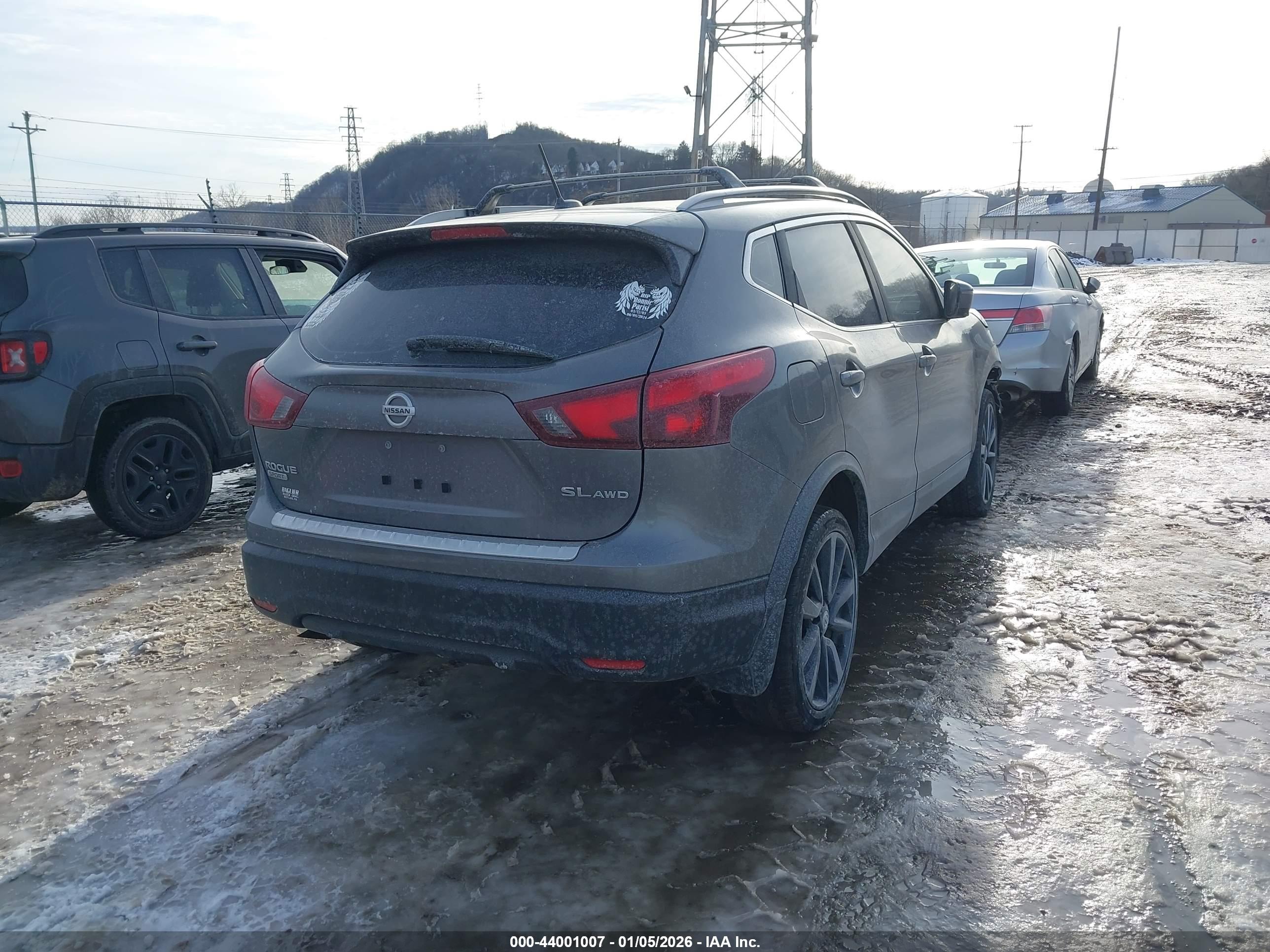 NISSAN ROGUE image 4
