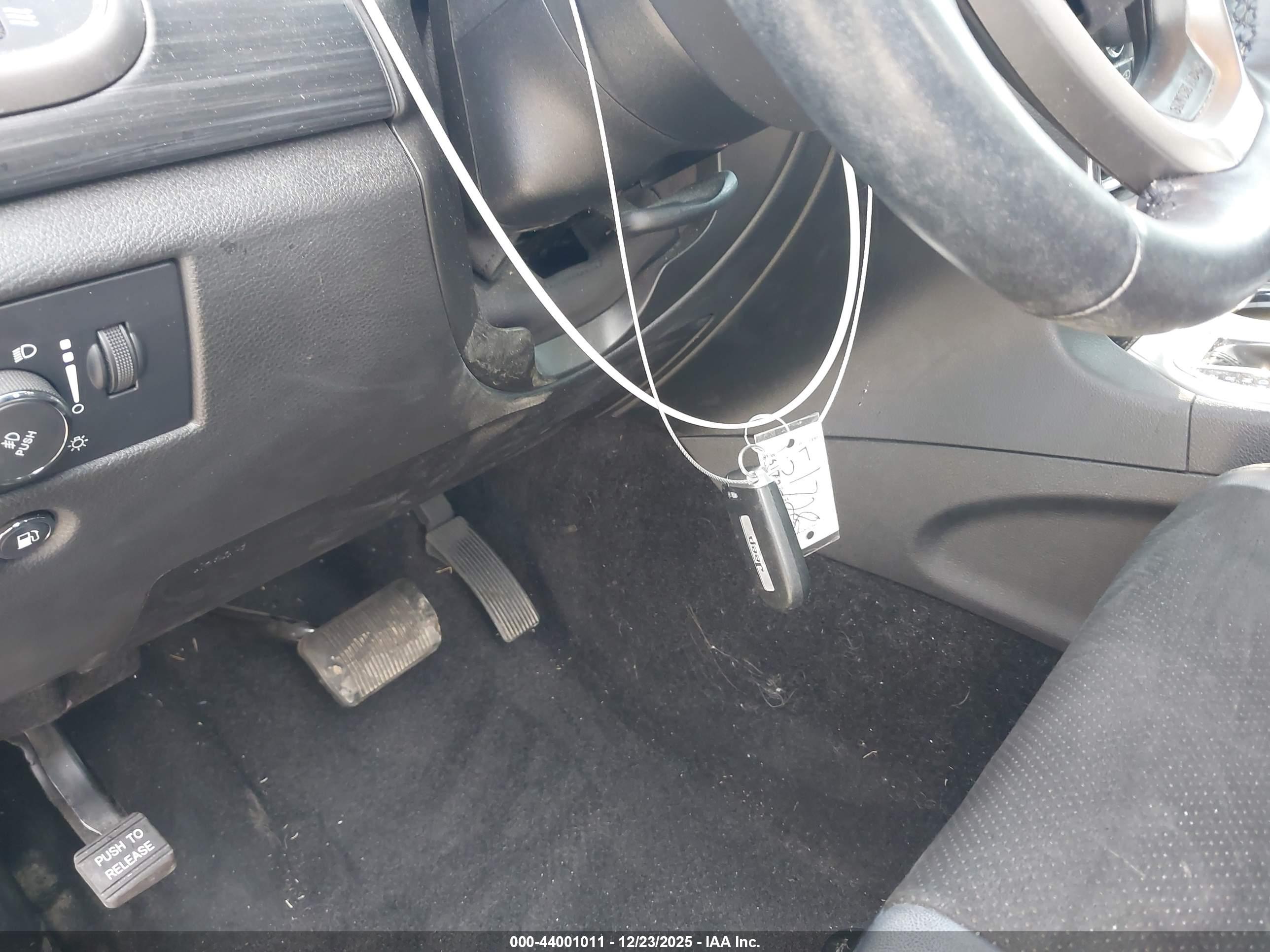 JEEP GRAND image 11
