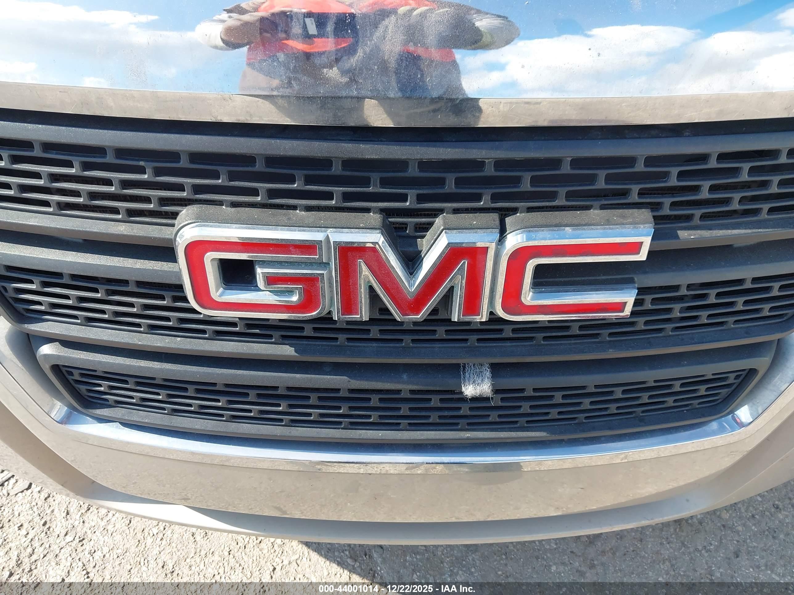 GMC TERRAIN image 6