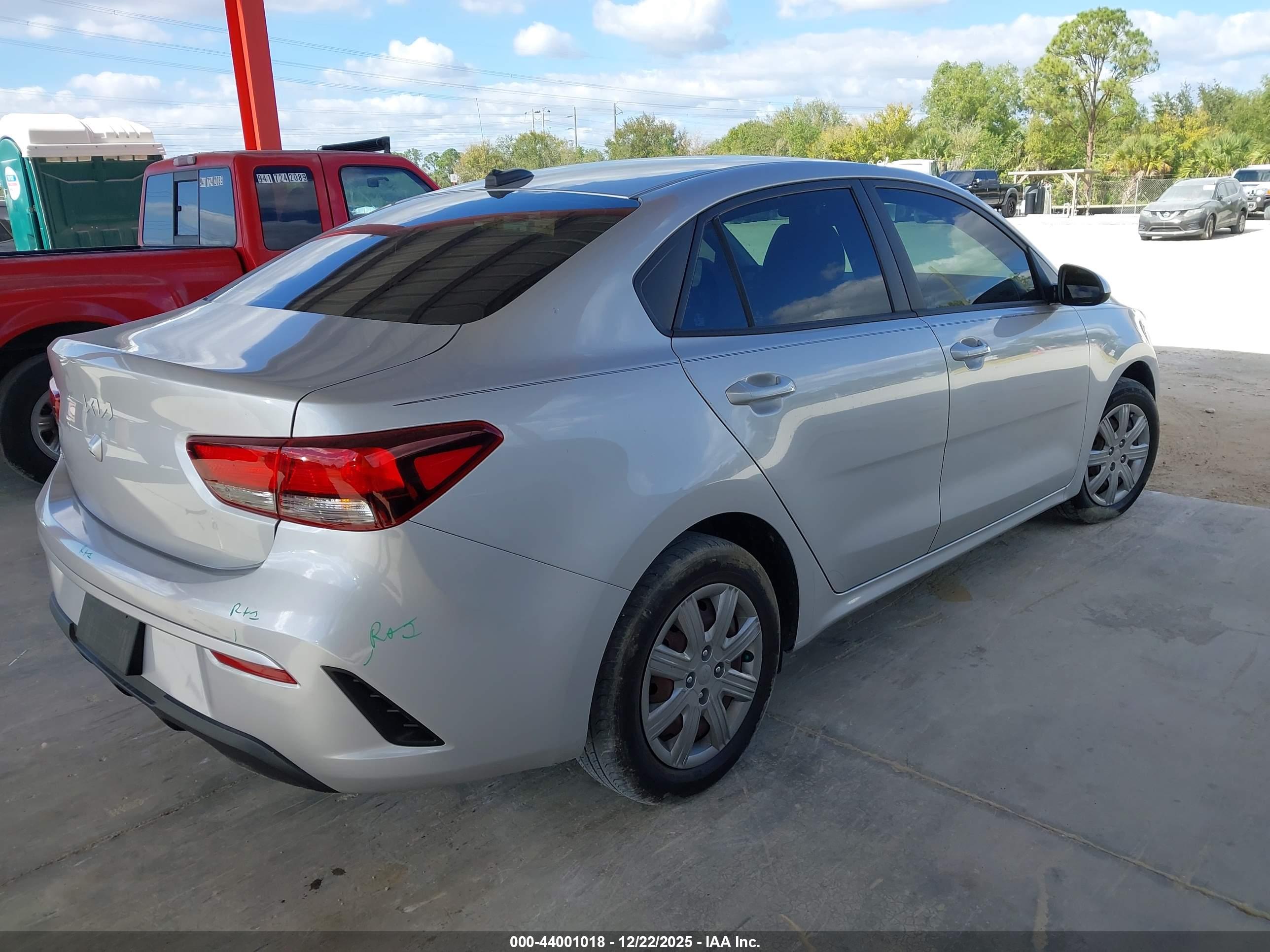KIA RIO image 4