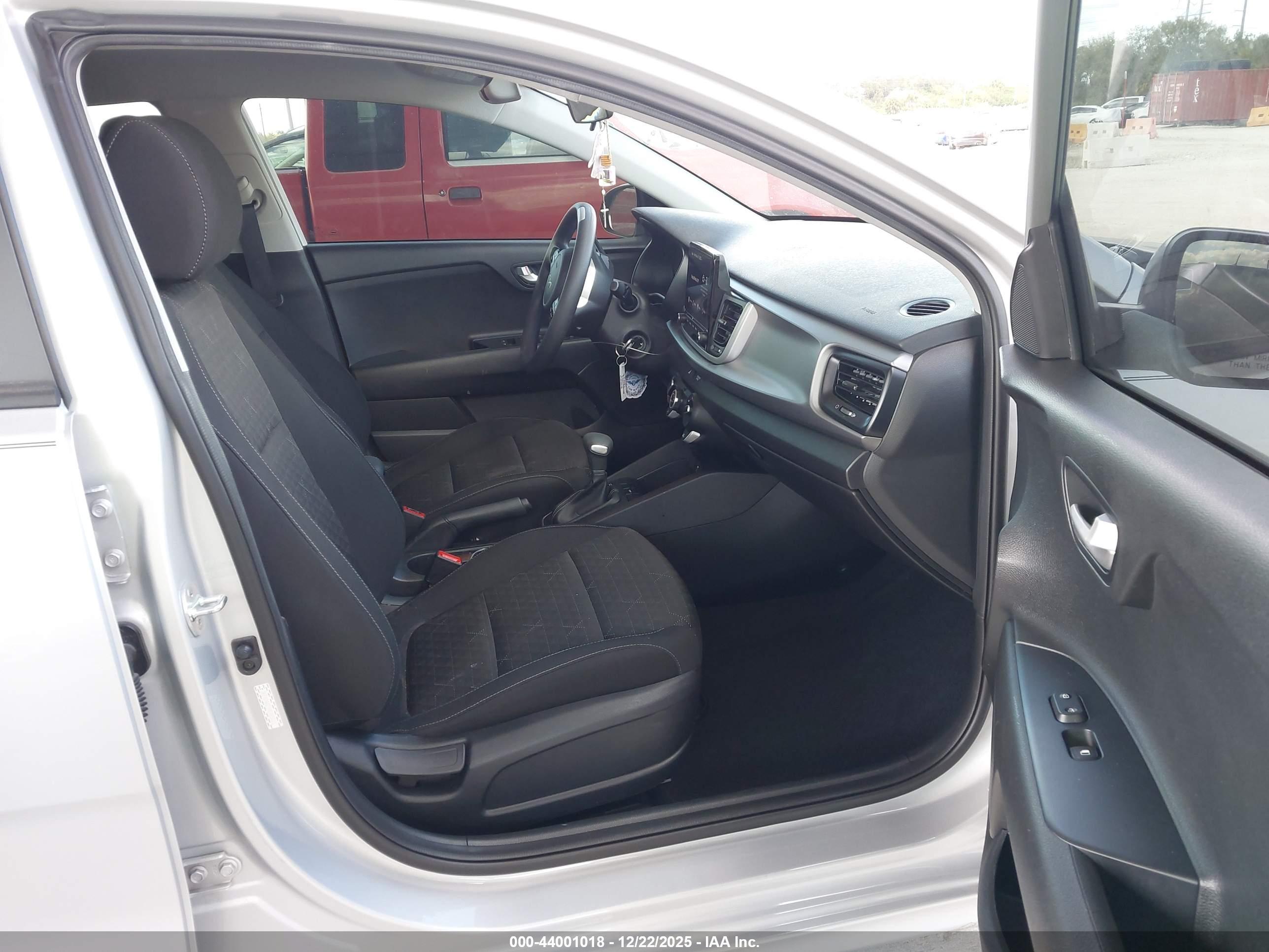 KIA RIO image 5