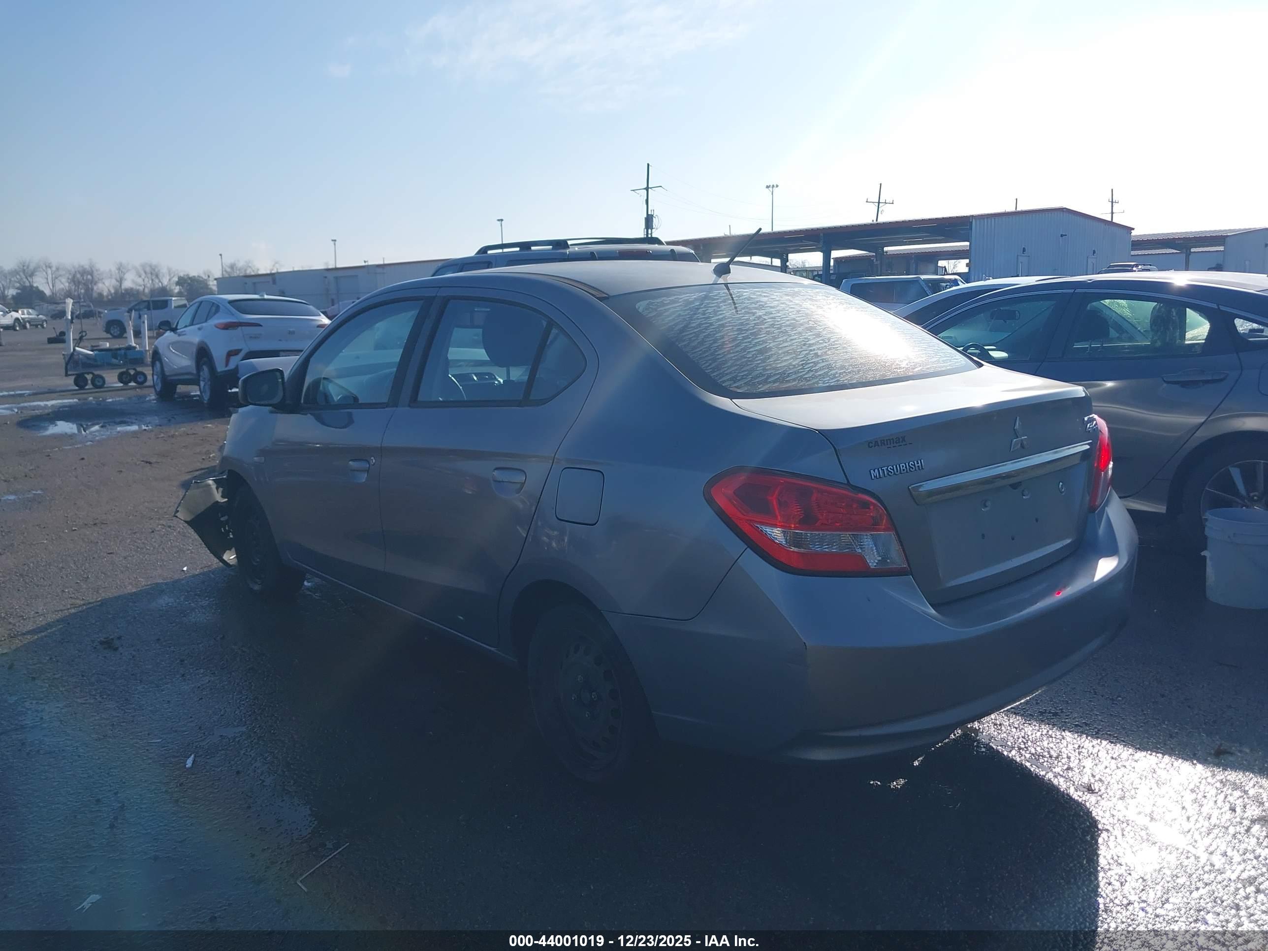 MITSUBISHI MIRAGE image 3