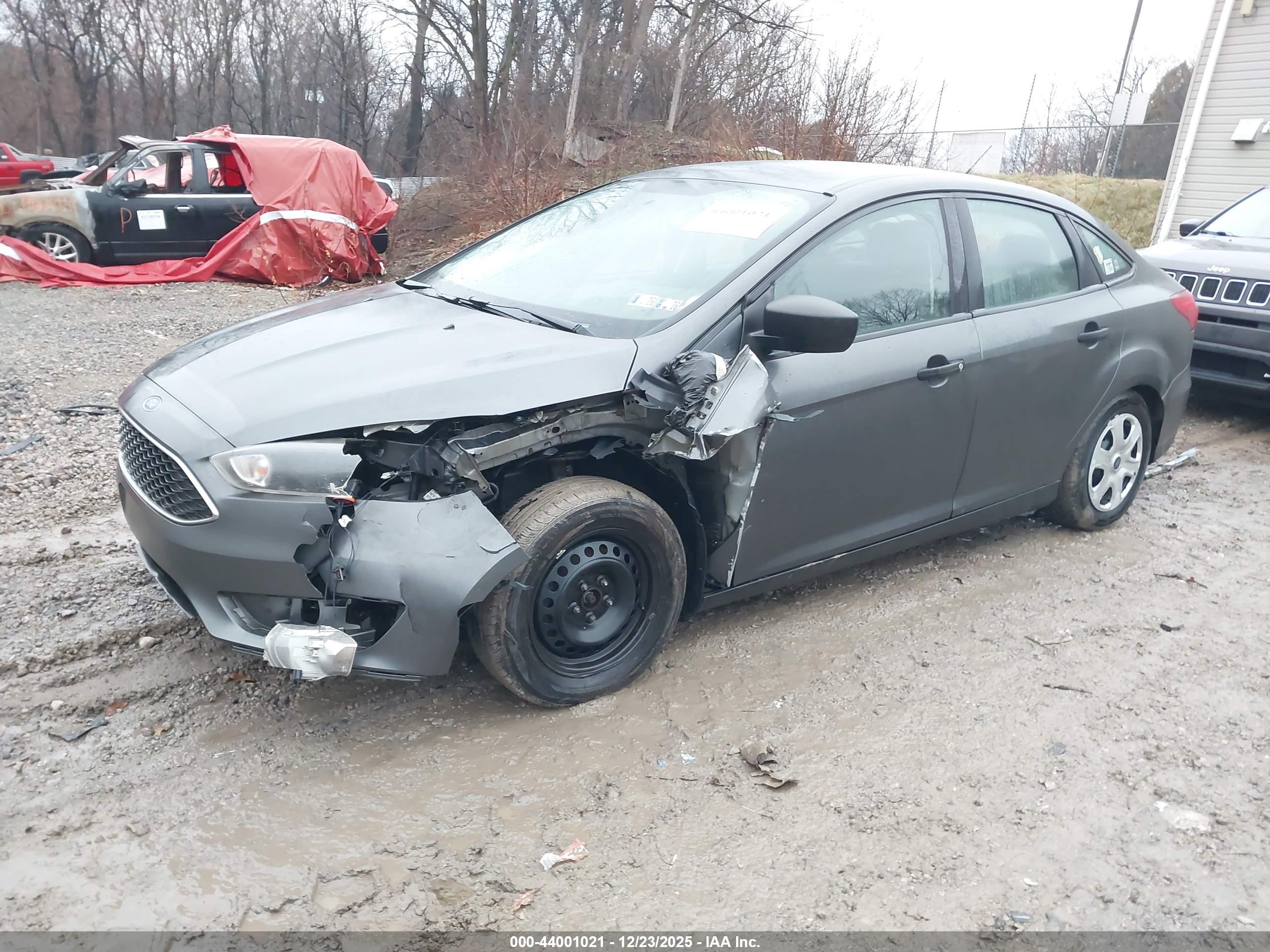 FORD FOCUS image 2