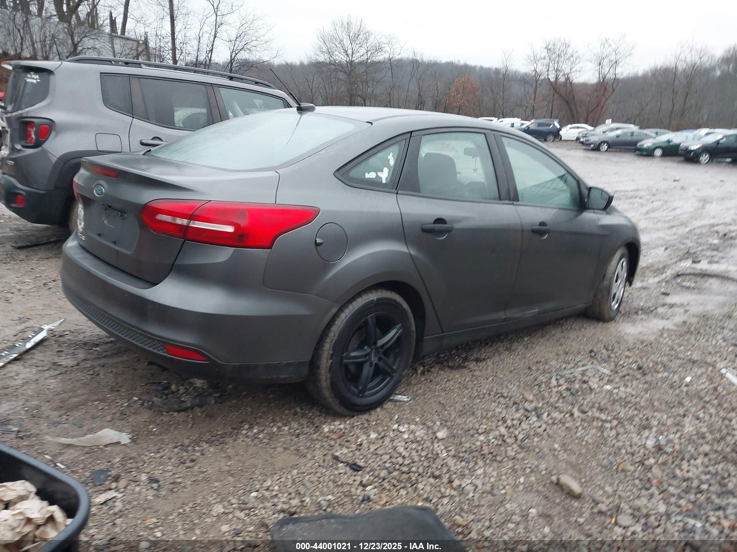 FORD FOCUS image 4