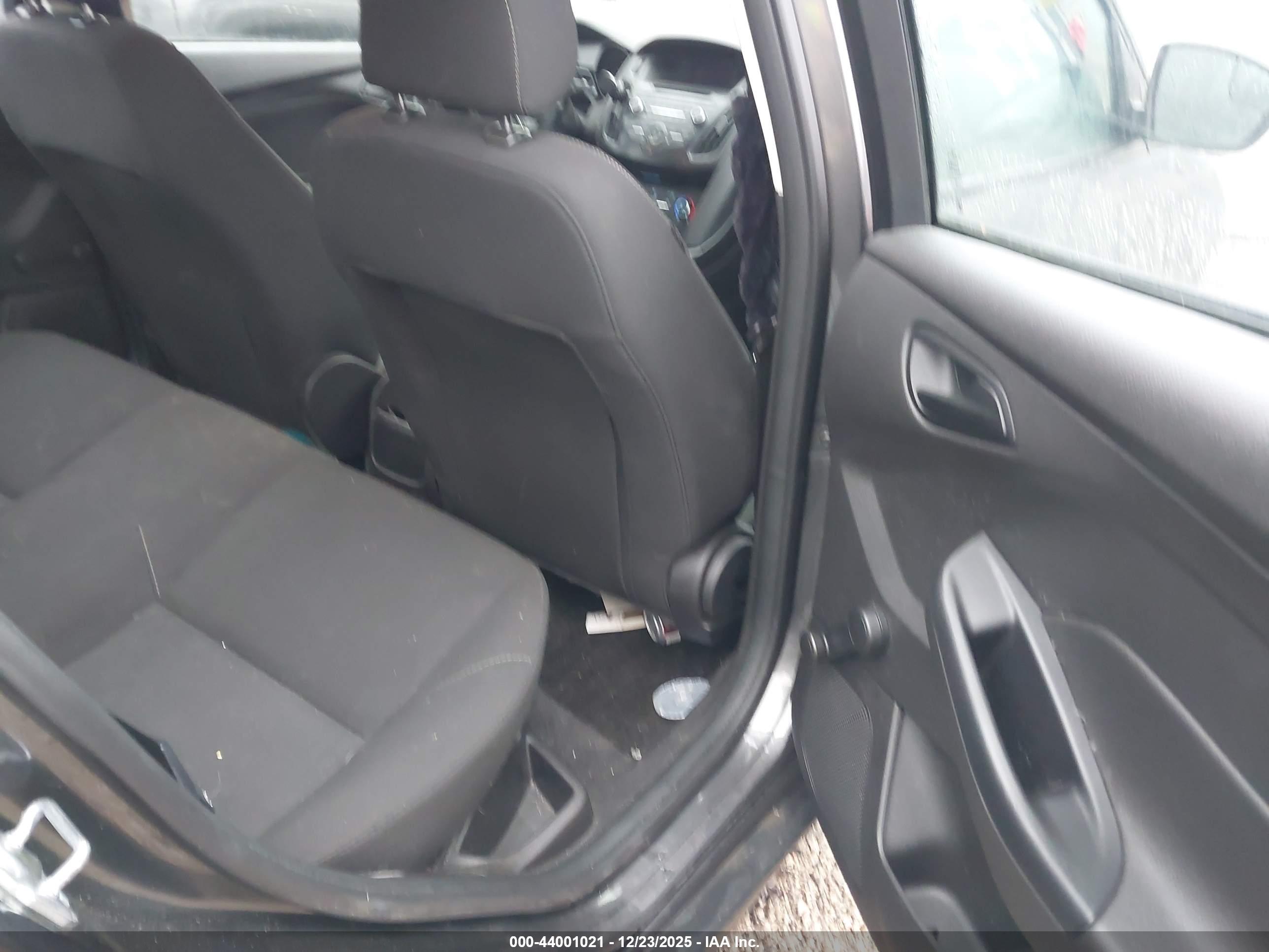 FORD FOCUS image 8
