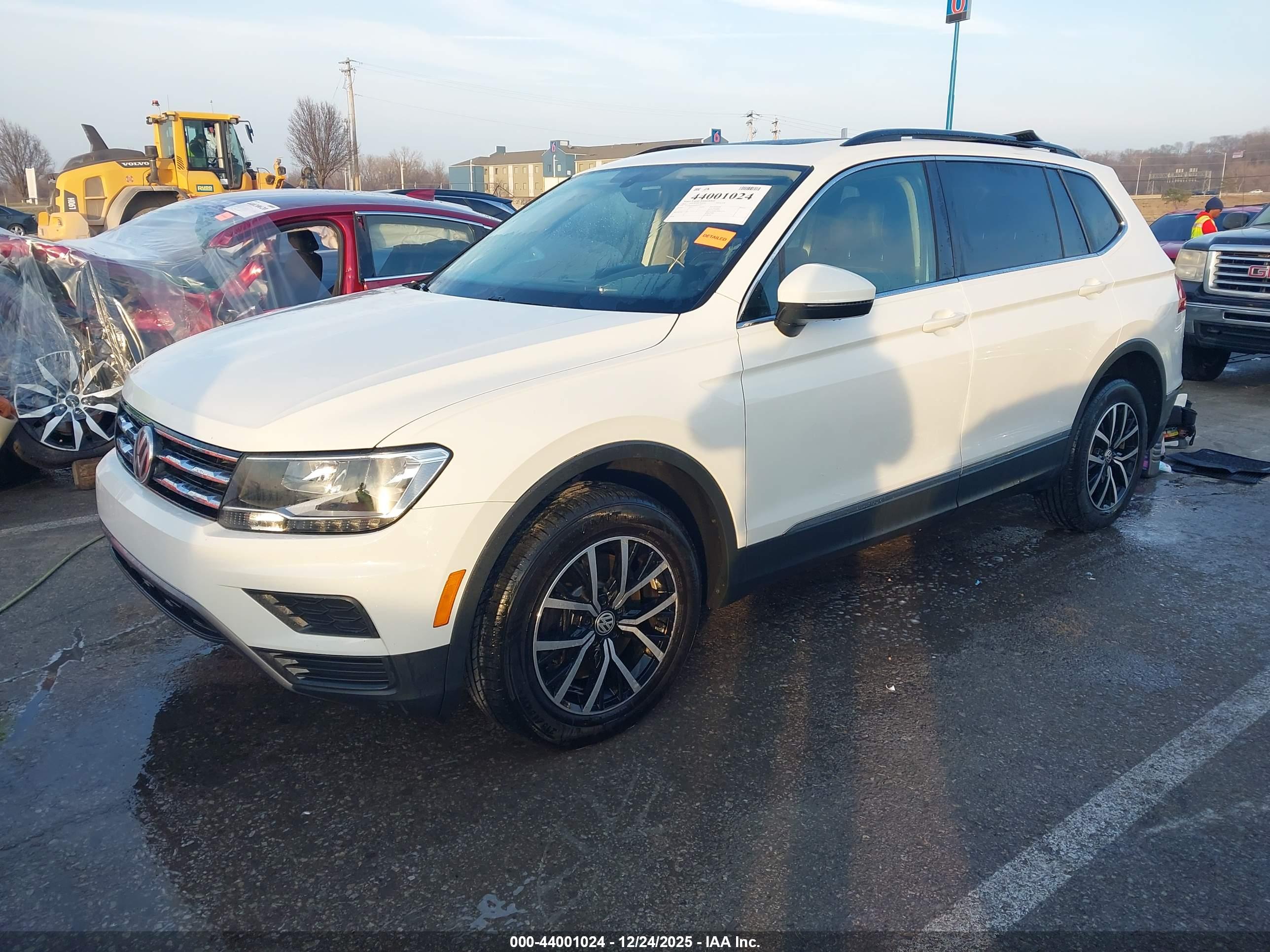 VOLKSWAGEN TIGUAN image 2