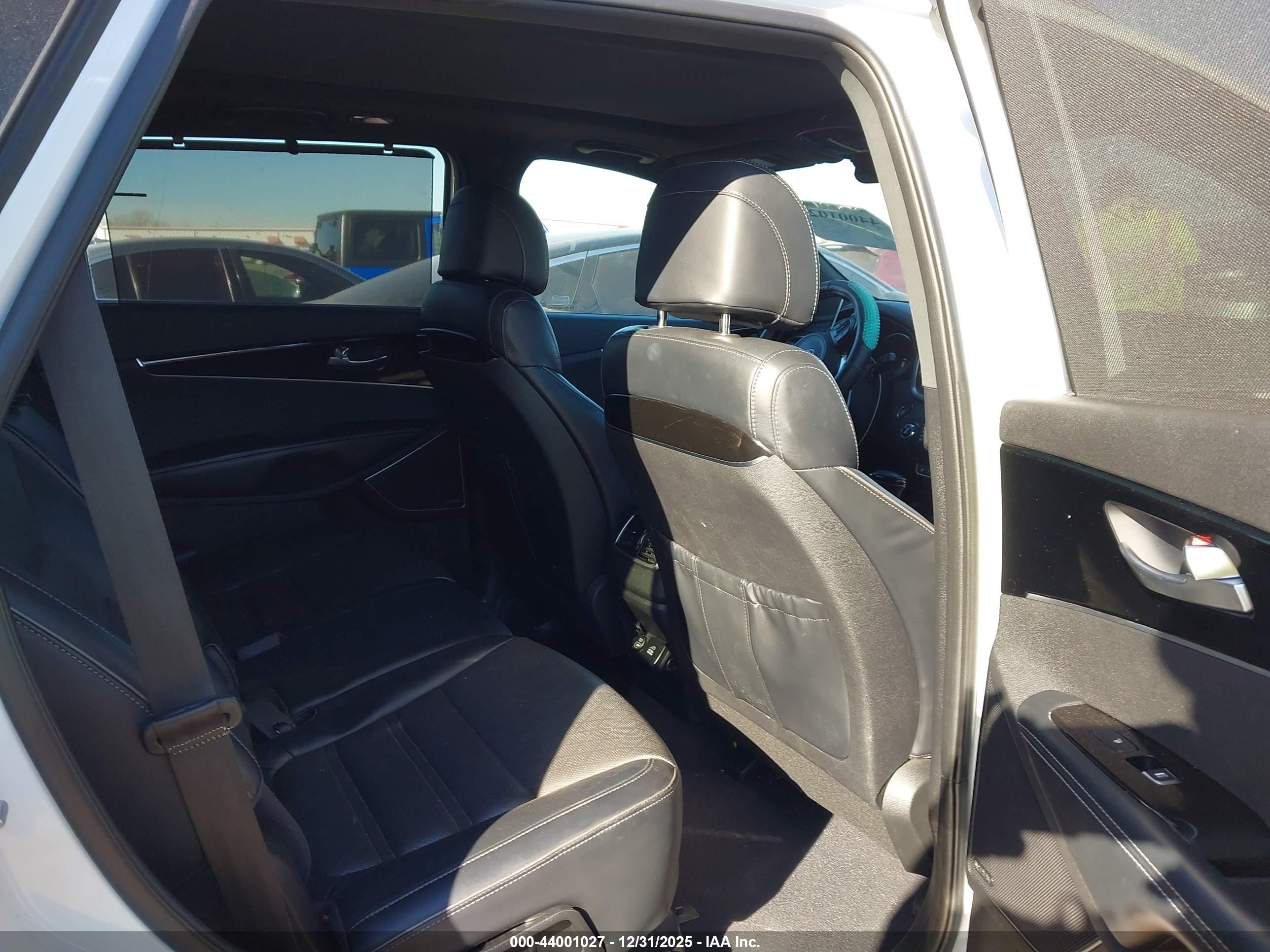 KIA SORENTO image 8
