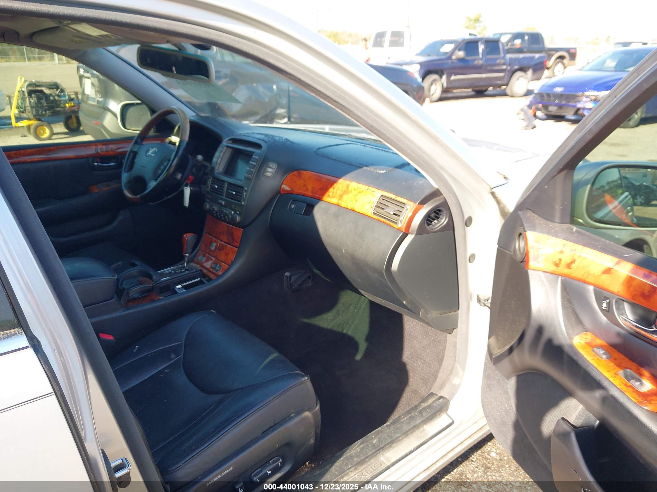 LEXUS LS image 5