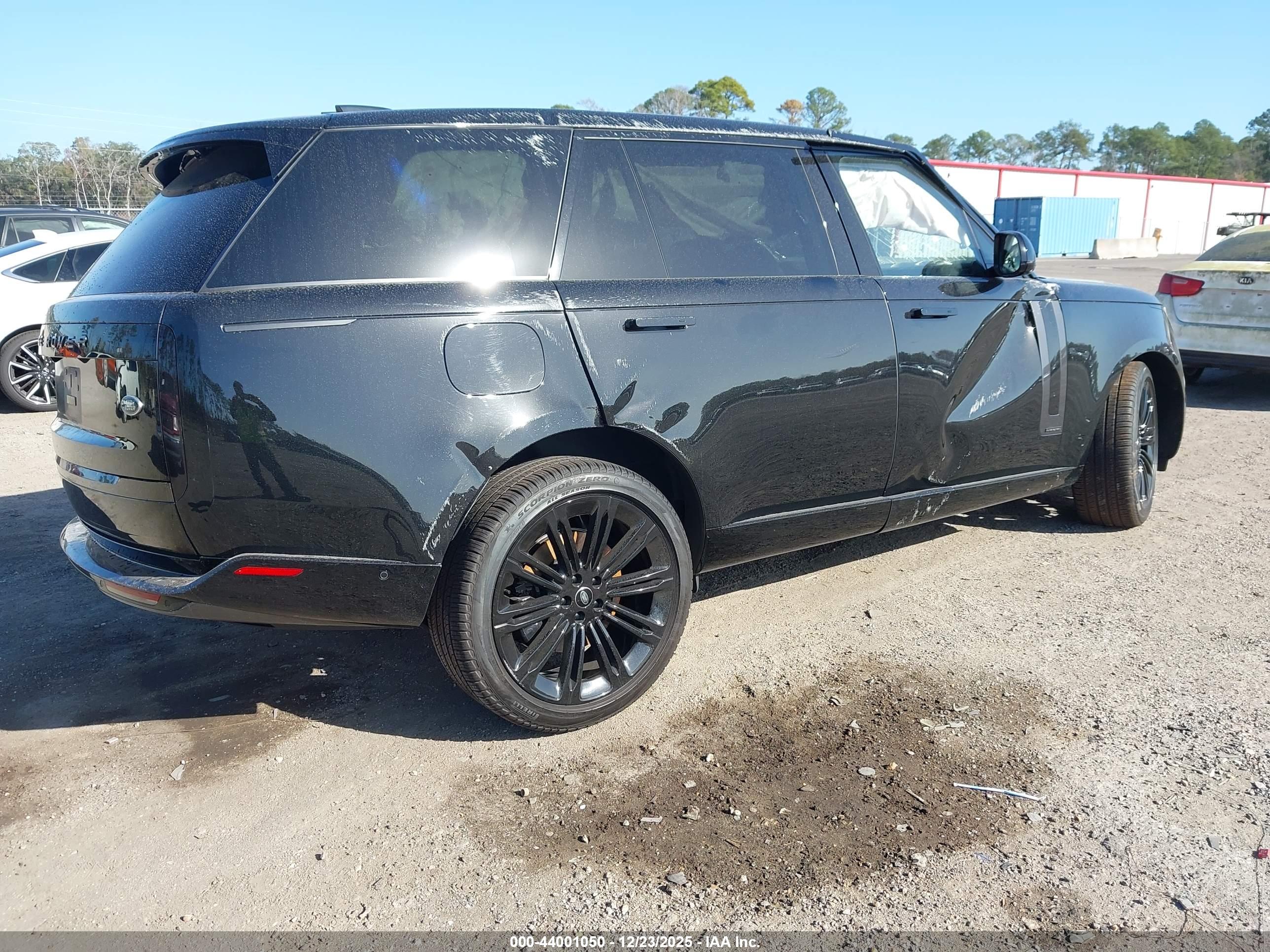 LAND ROVER image 4