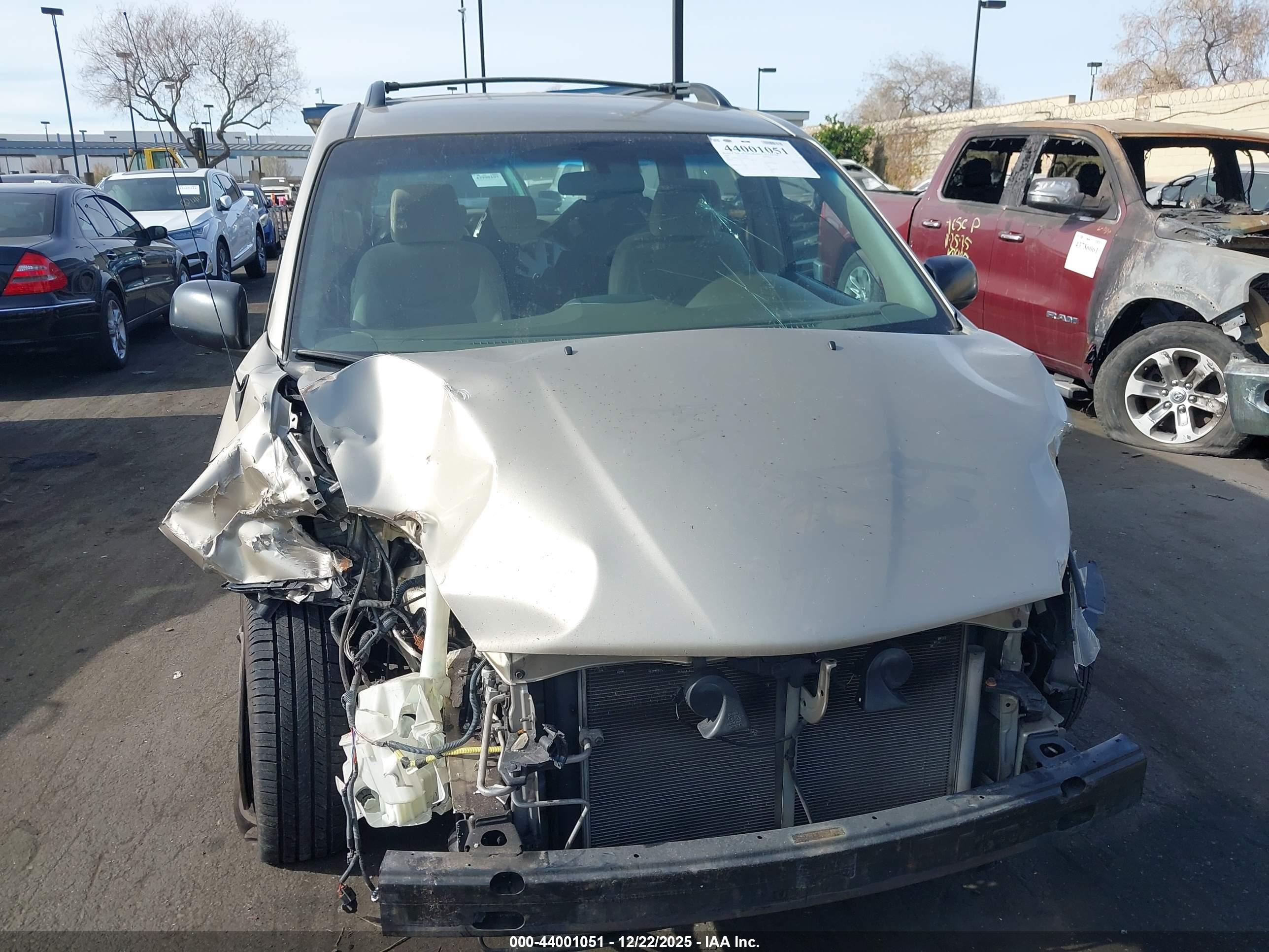 TOYOTA SIENNA image 6