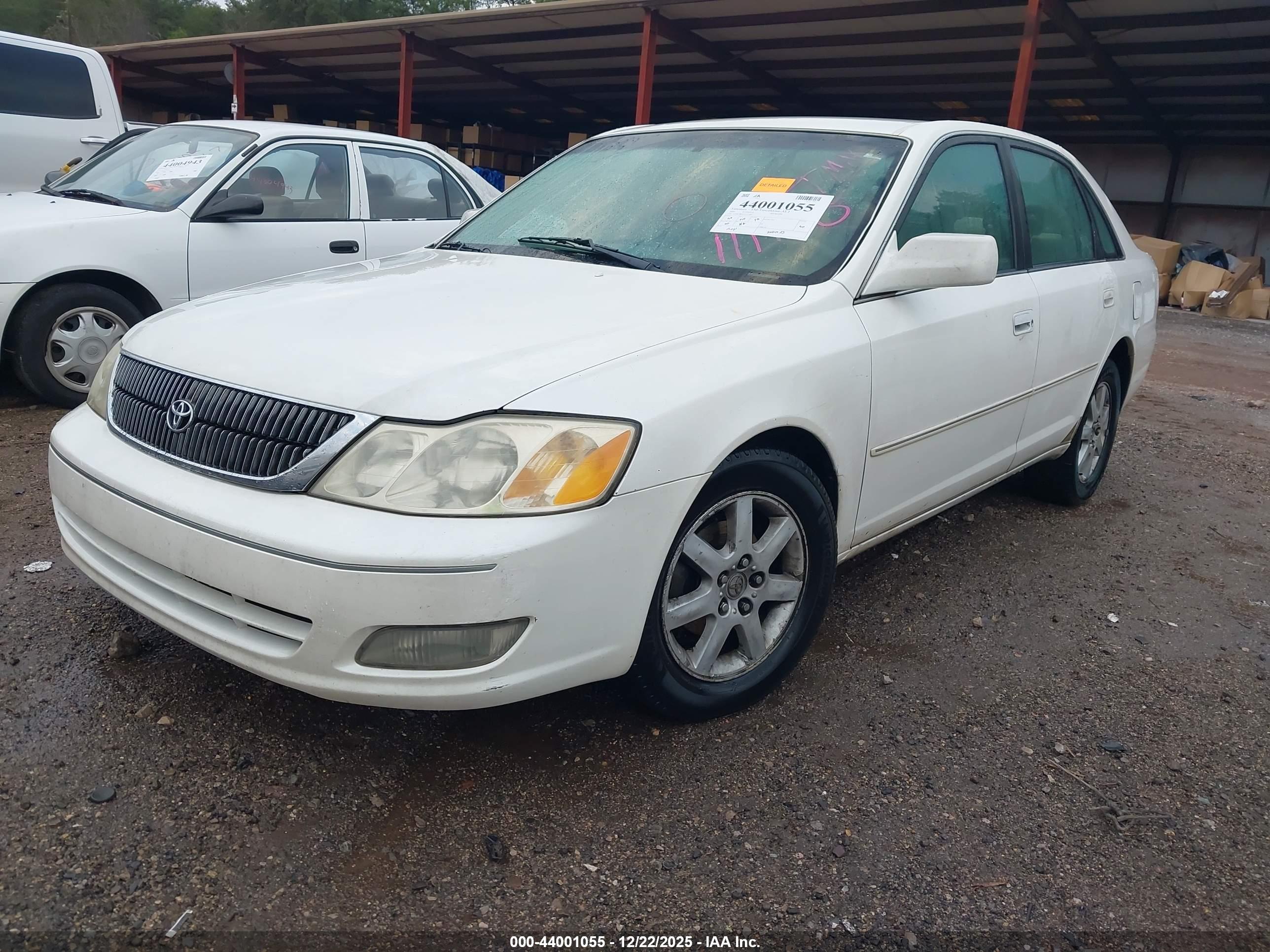 TOYOTA AVALON image 2
