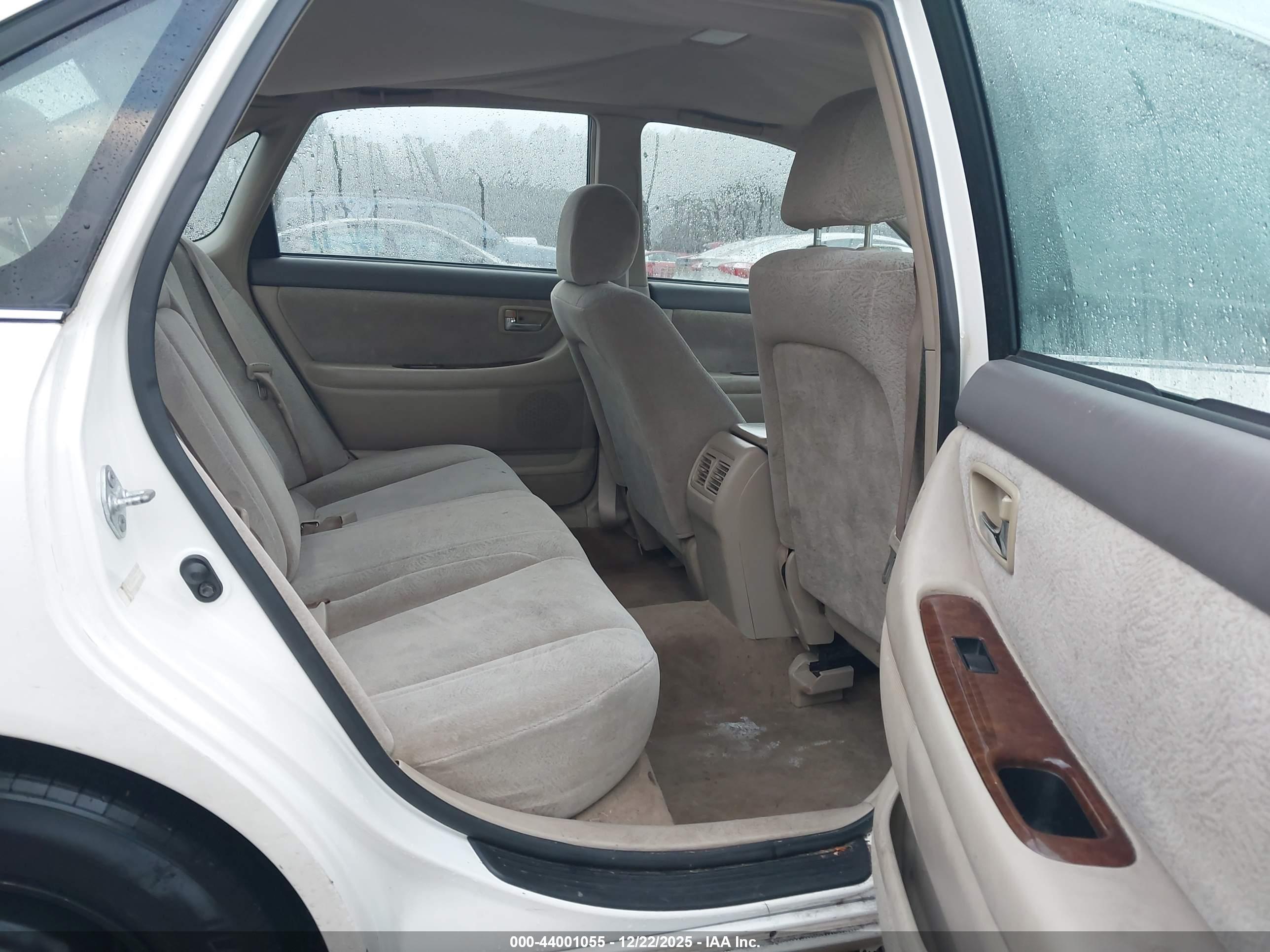 TOYOTA AVALON image 8