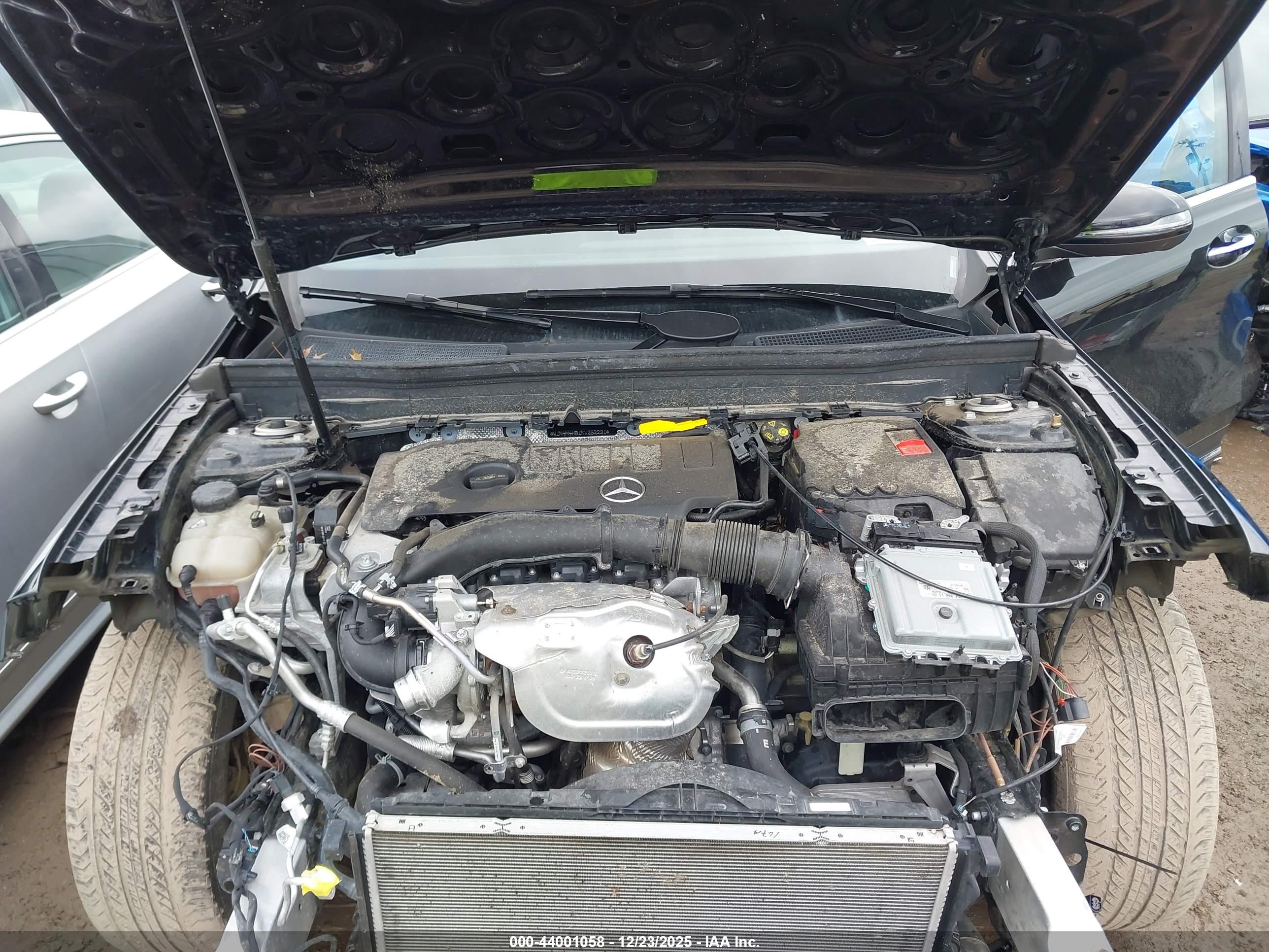 MERCEDES-BENZ GLB image 10