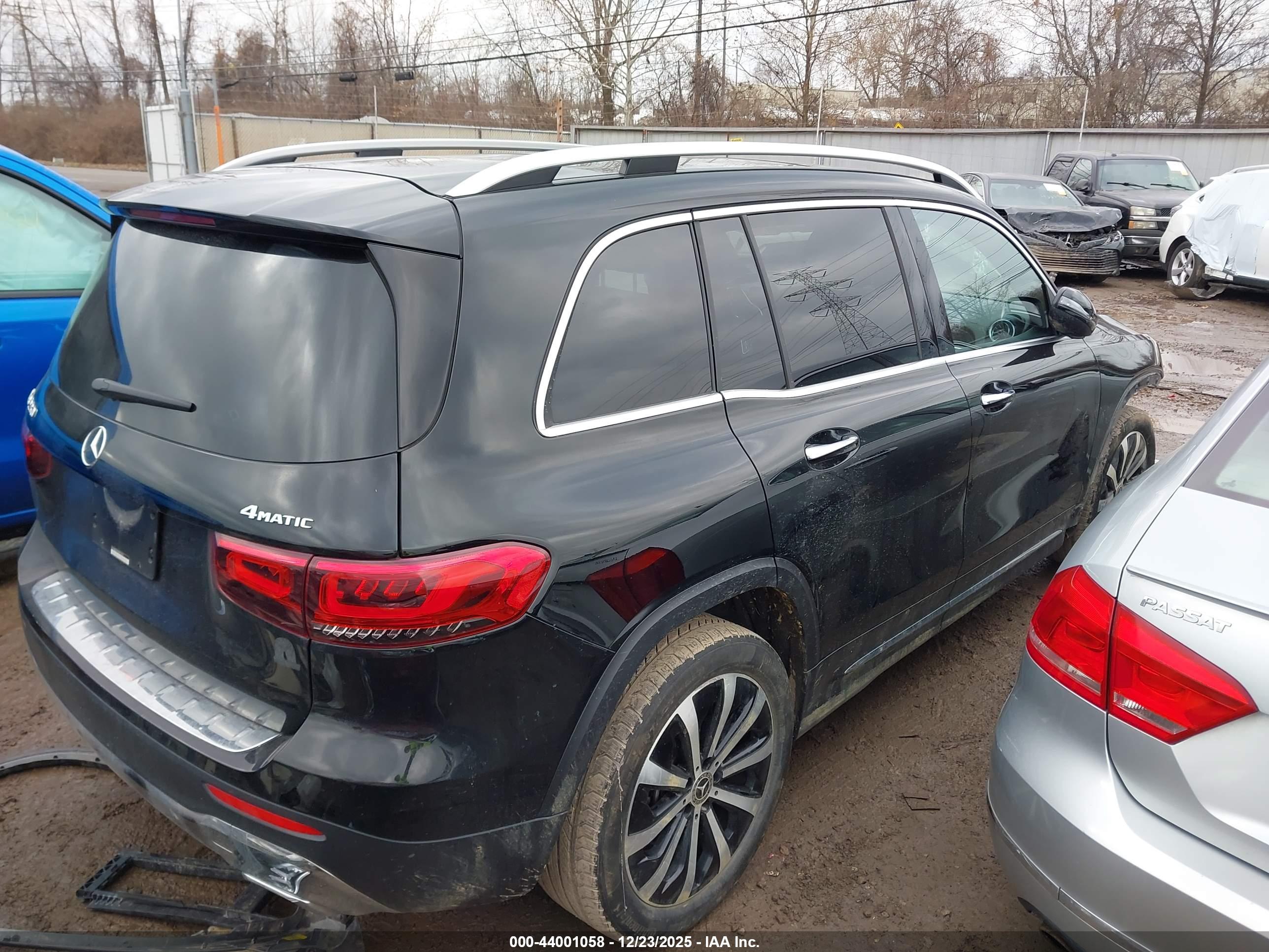 MERCEDES-BENZ GLB image 4