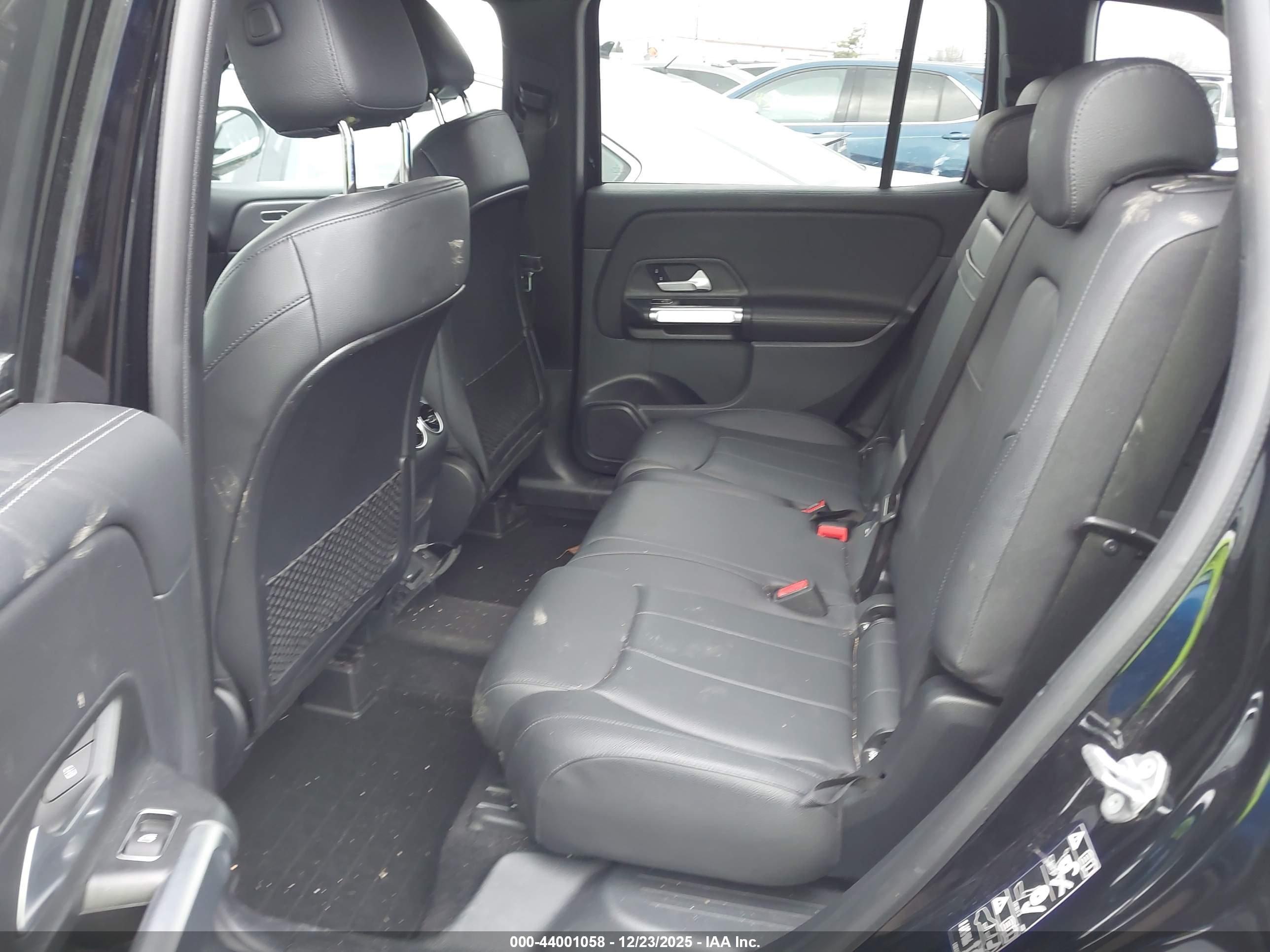 MERCEDES-BENZ GLB image 8