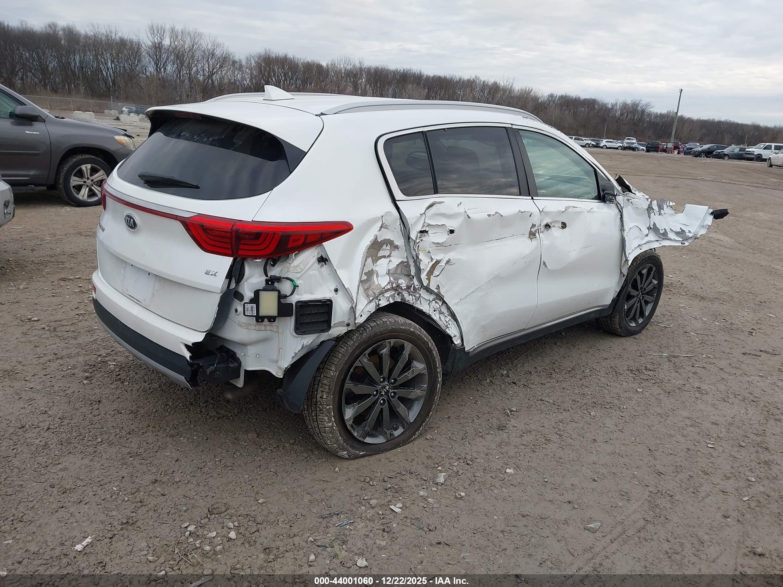KIA SPORTAGE image 4