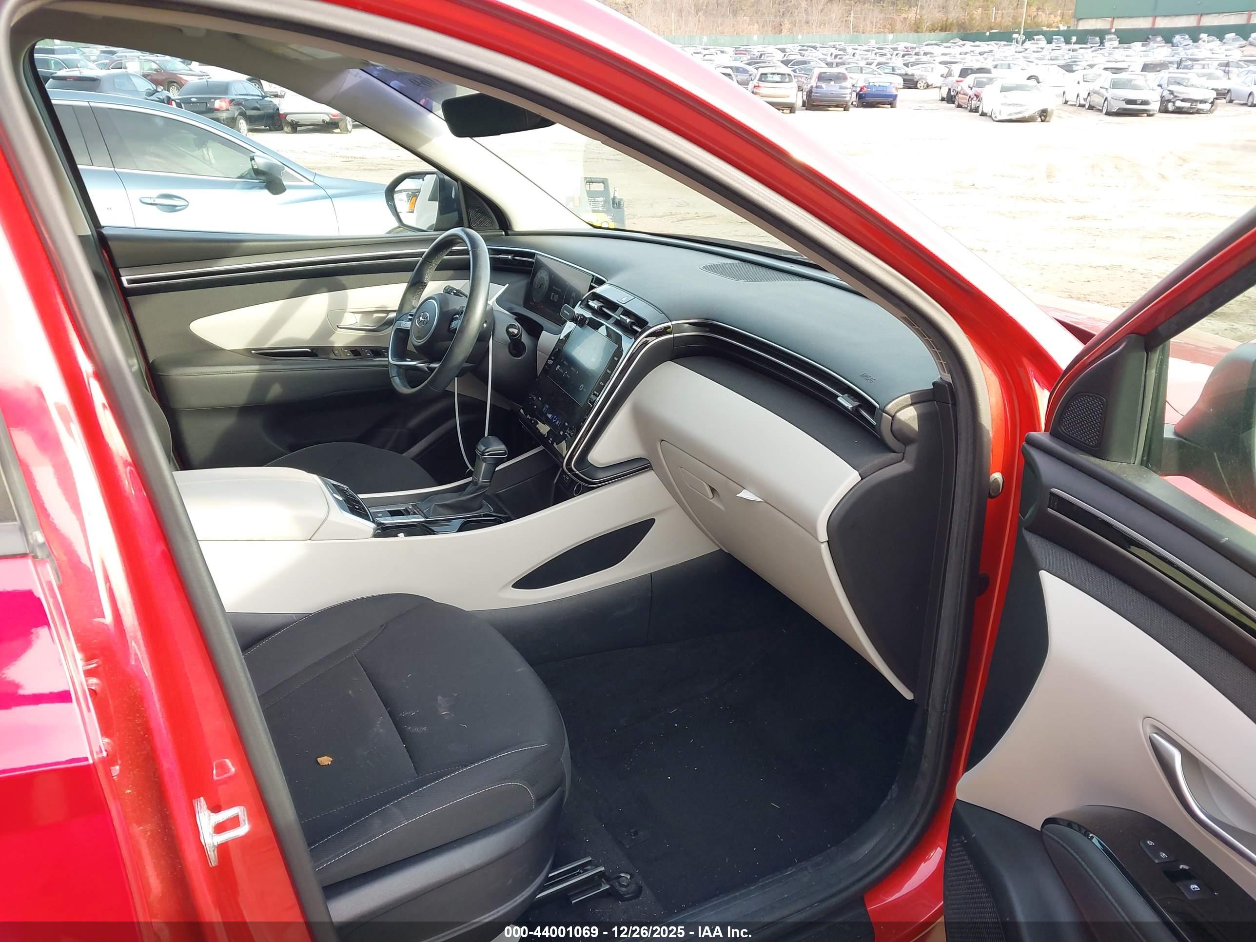HYUNDAI TUCSON image 5