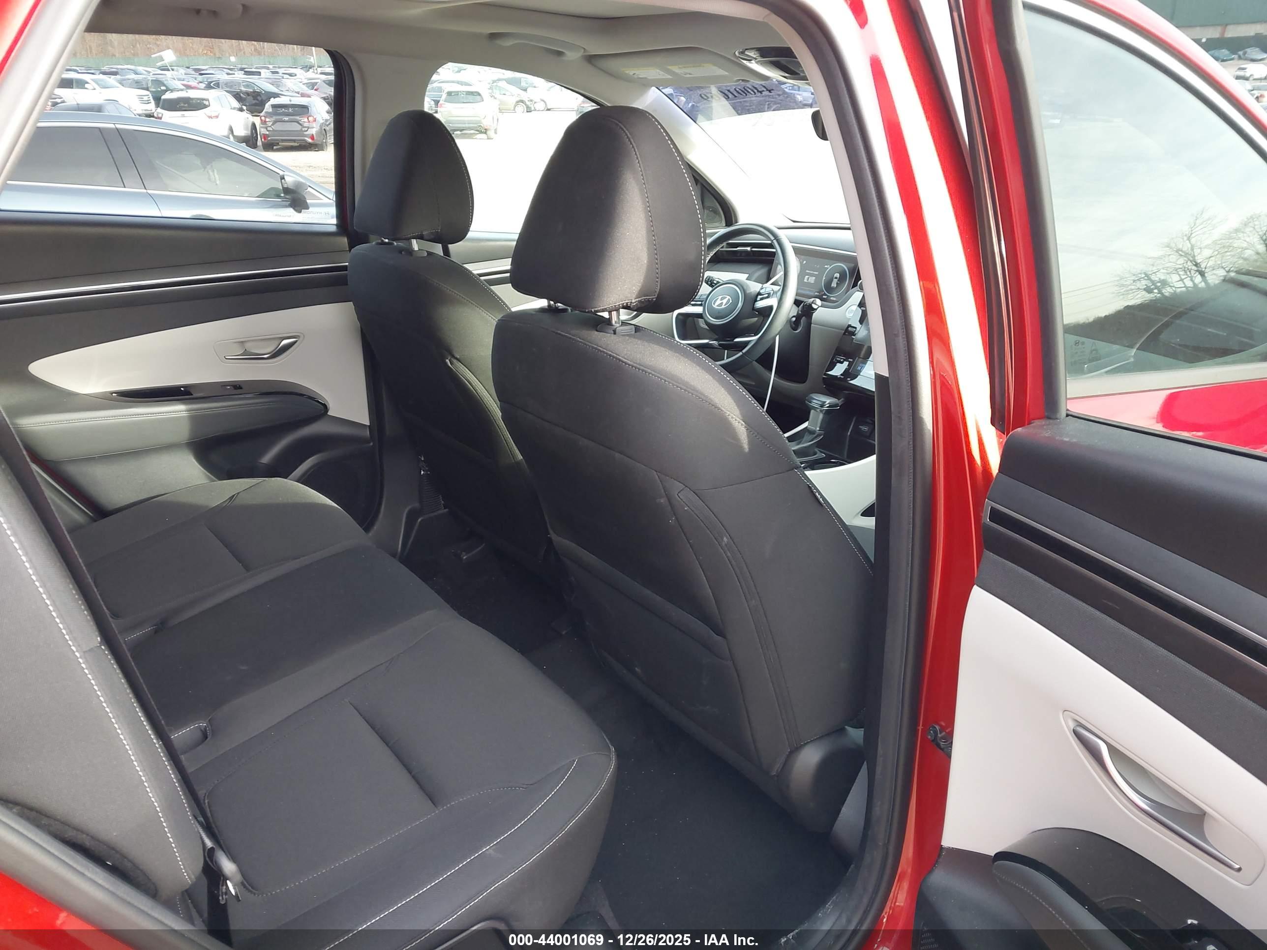 HYUNDAI TUCSON image 8