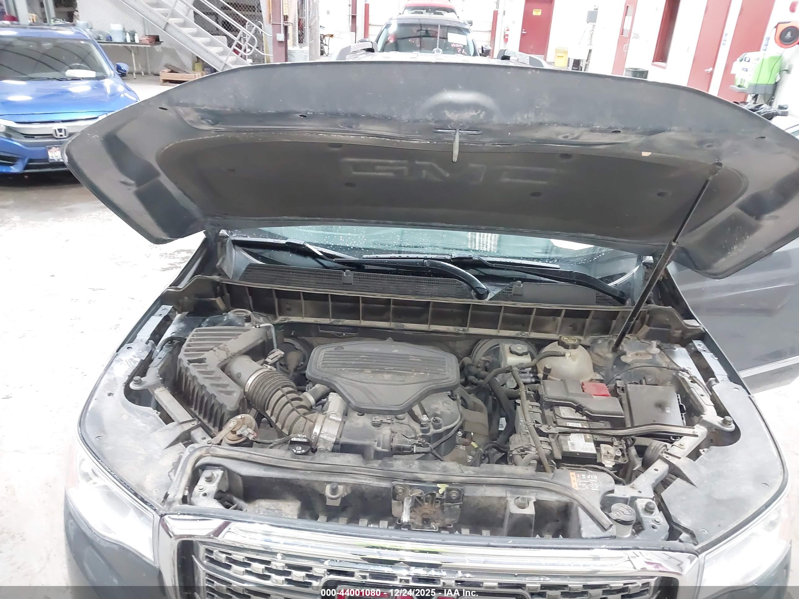 GMC ACADIA image 10