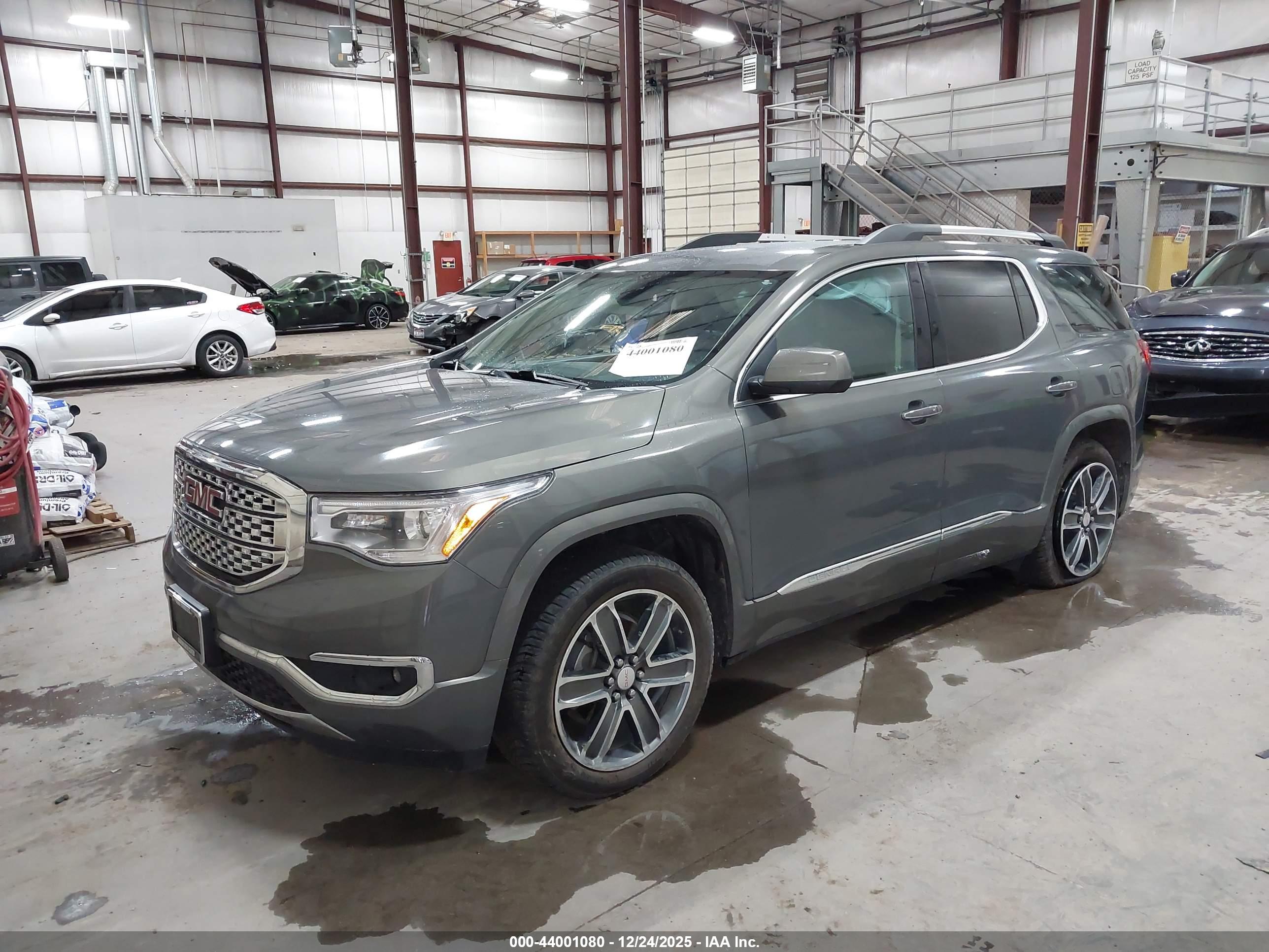 GMC ACADIA image 2