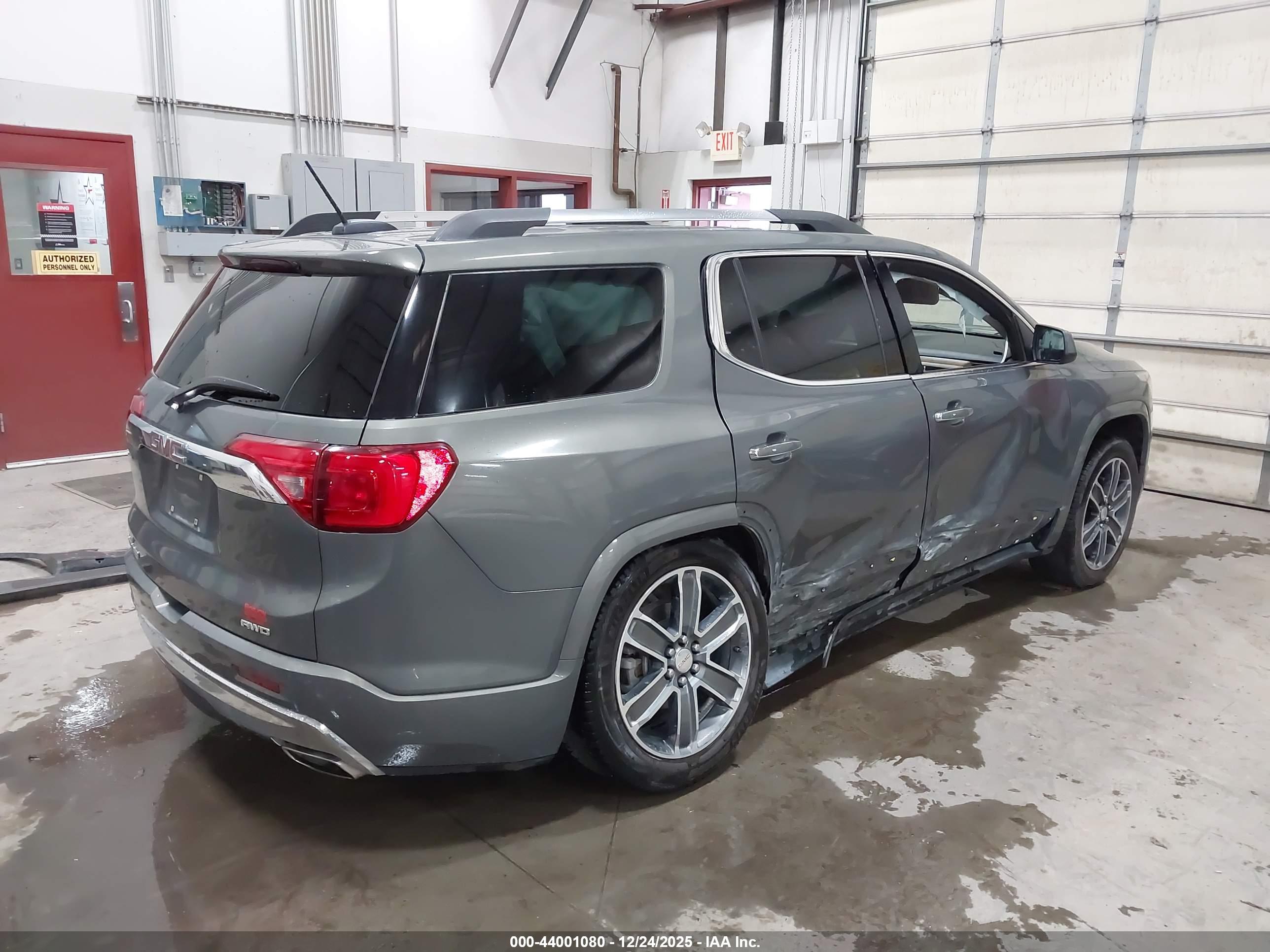GMC ACADIA image 4
