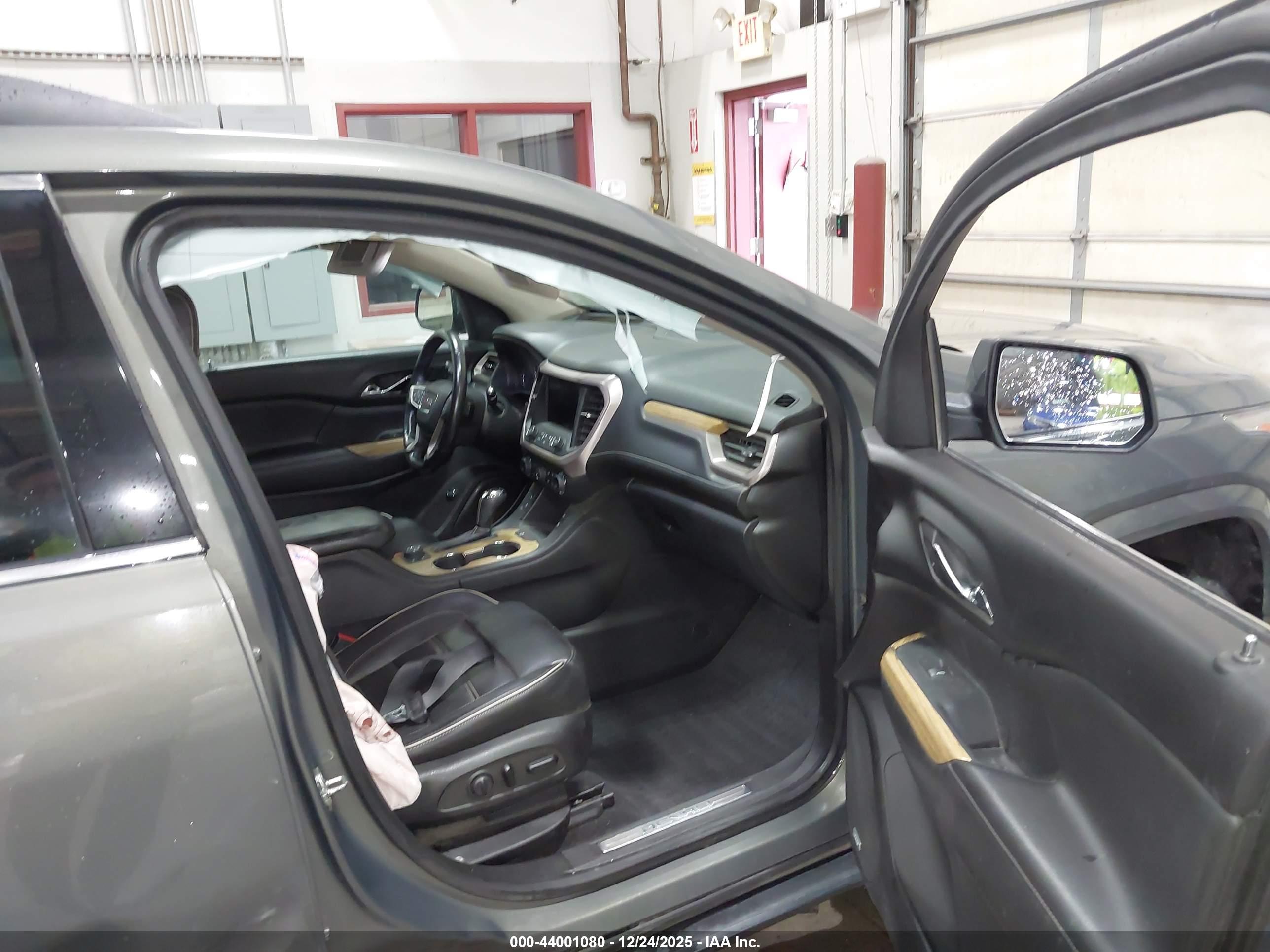 GMC ACADIA image 5
