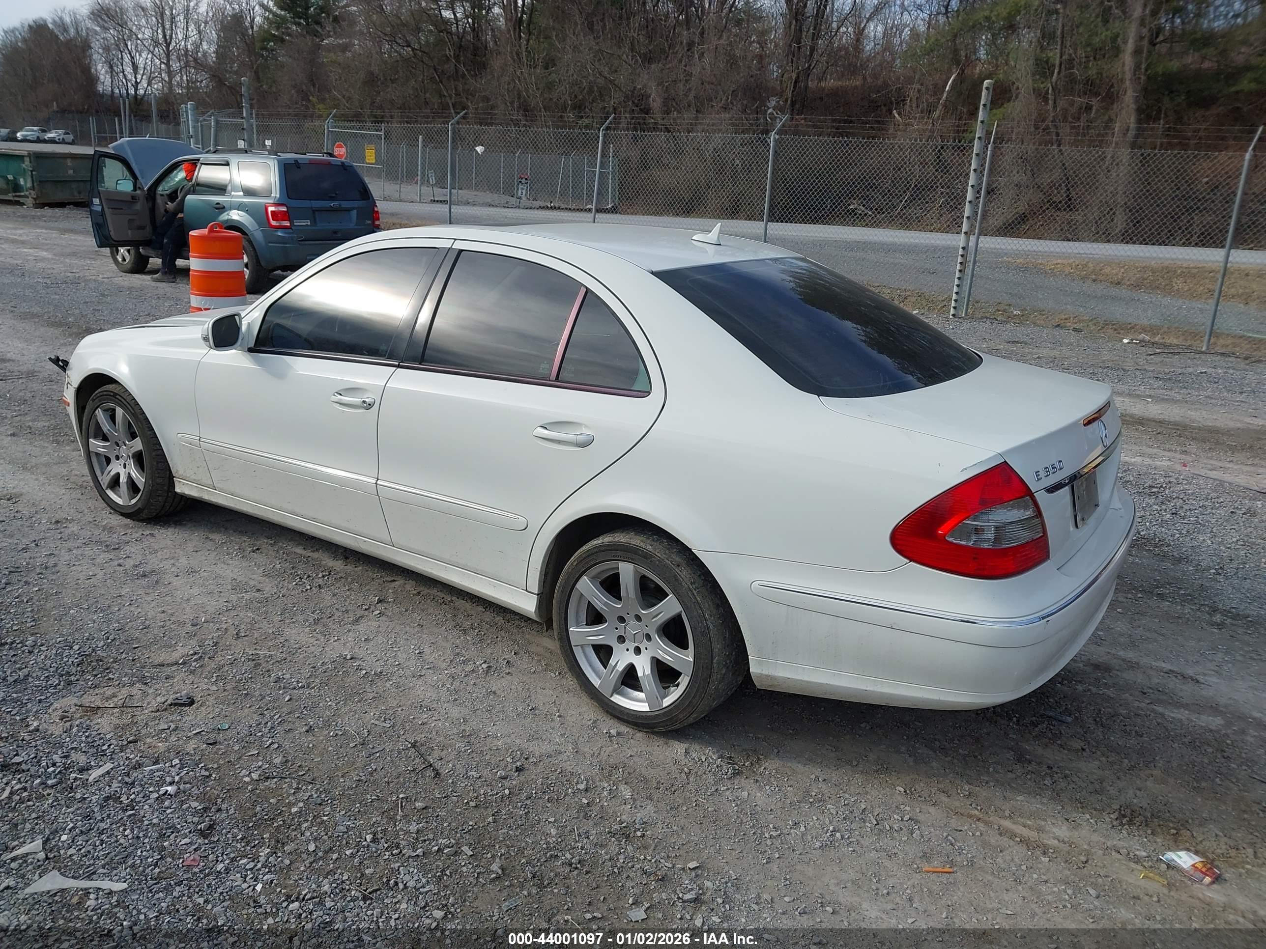 MERCEDES-BENZ E image 3