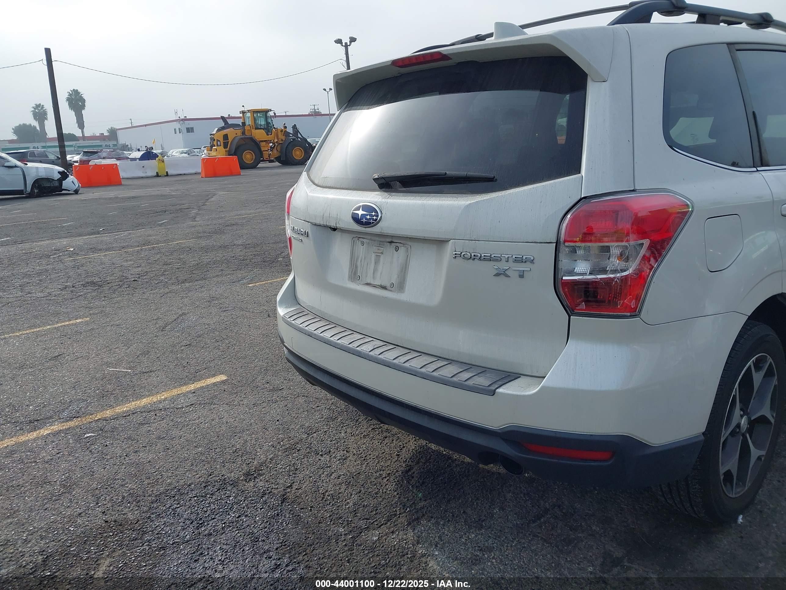 SUBARU FORESTER image 4