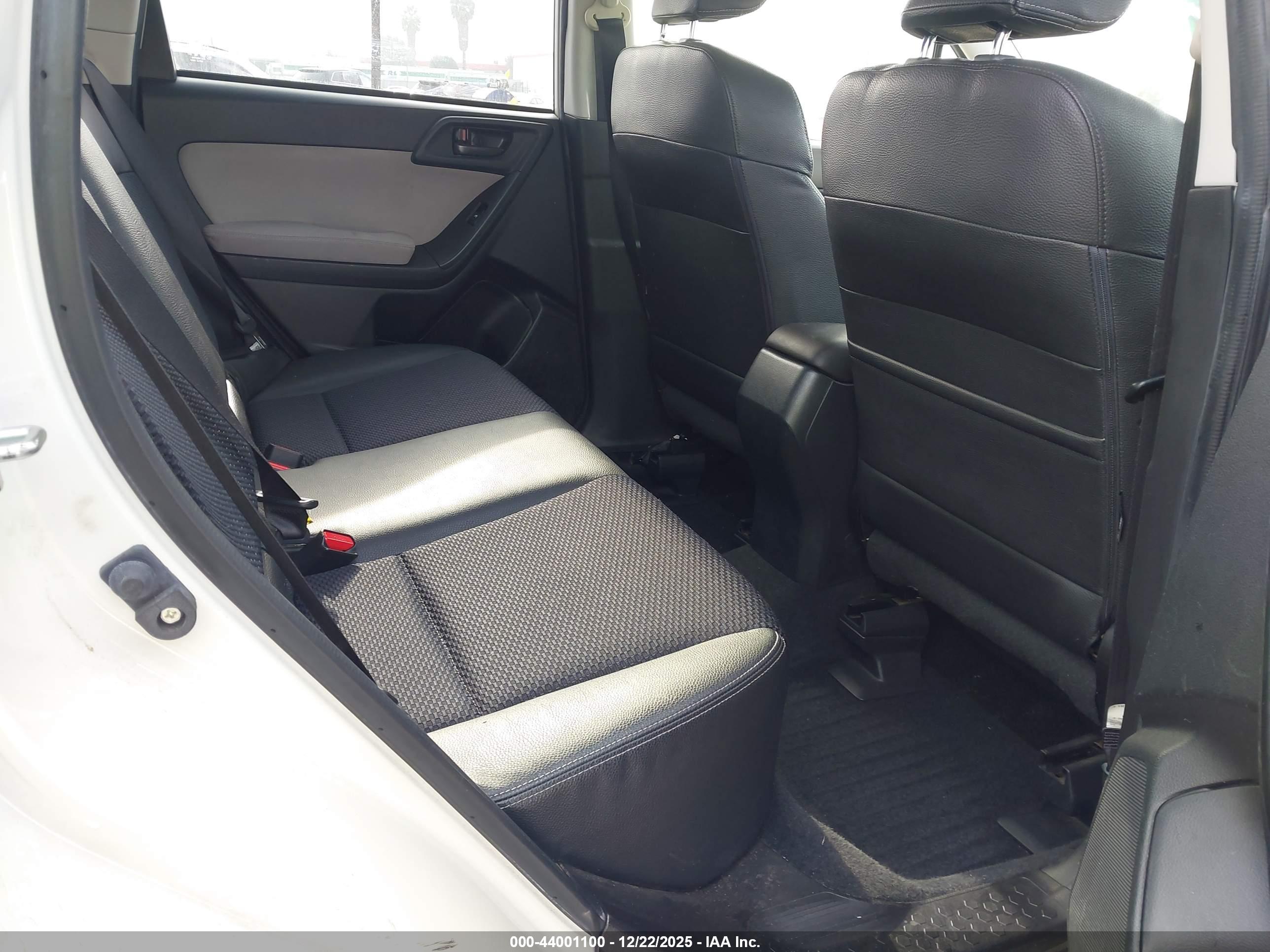 SUBARU FORESTER image 8