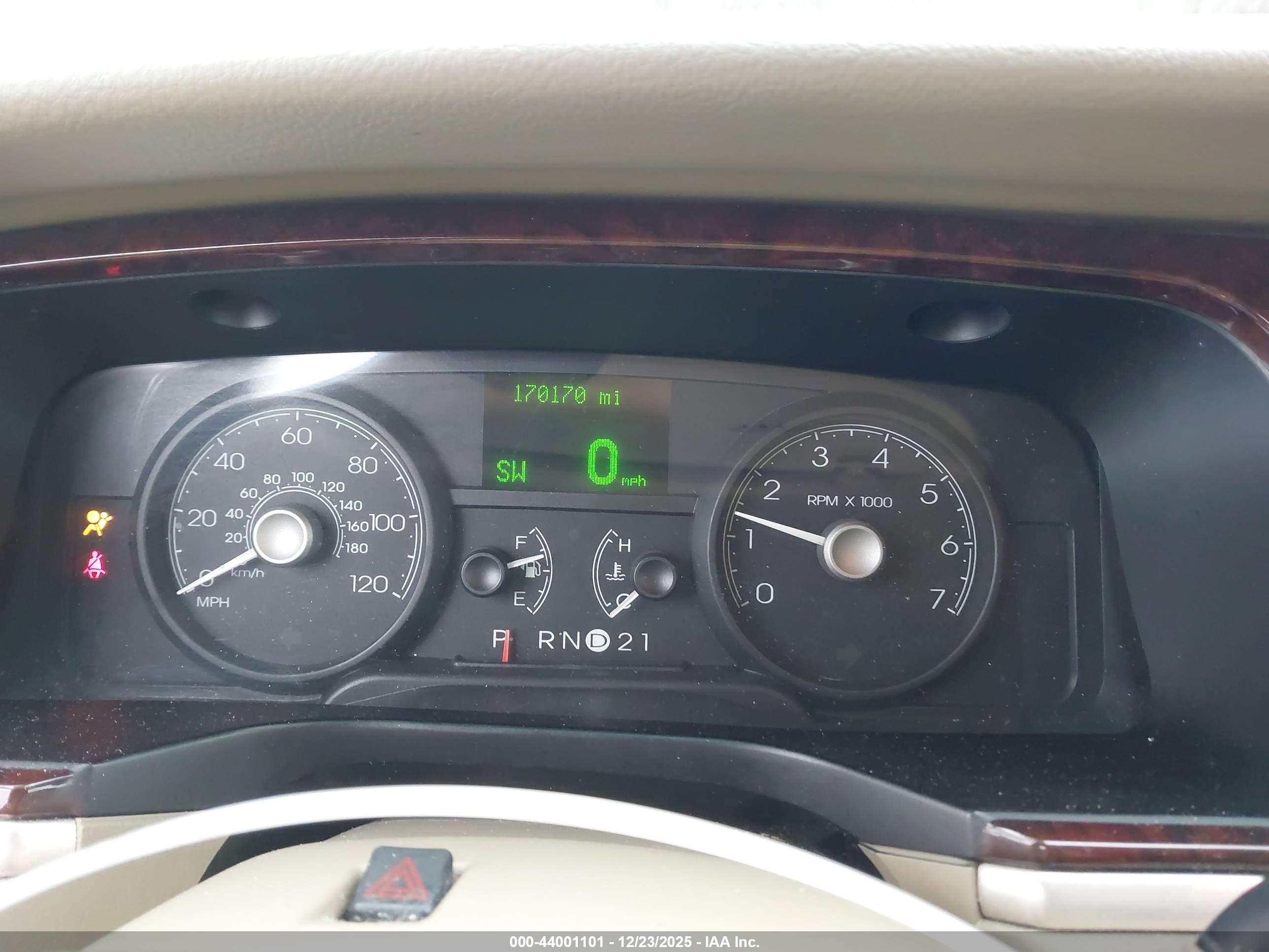 LINCOLN TOWN image 7