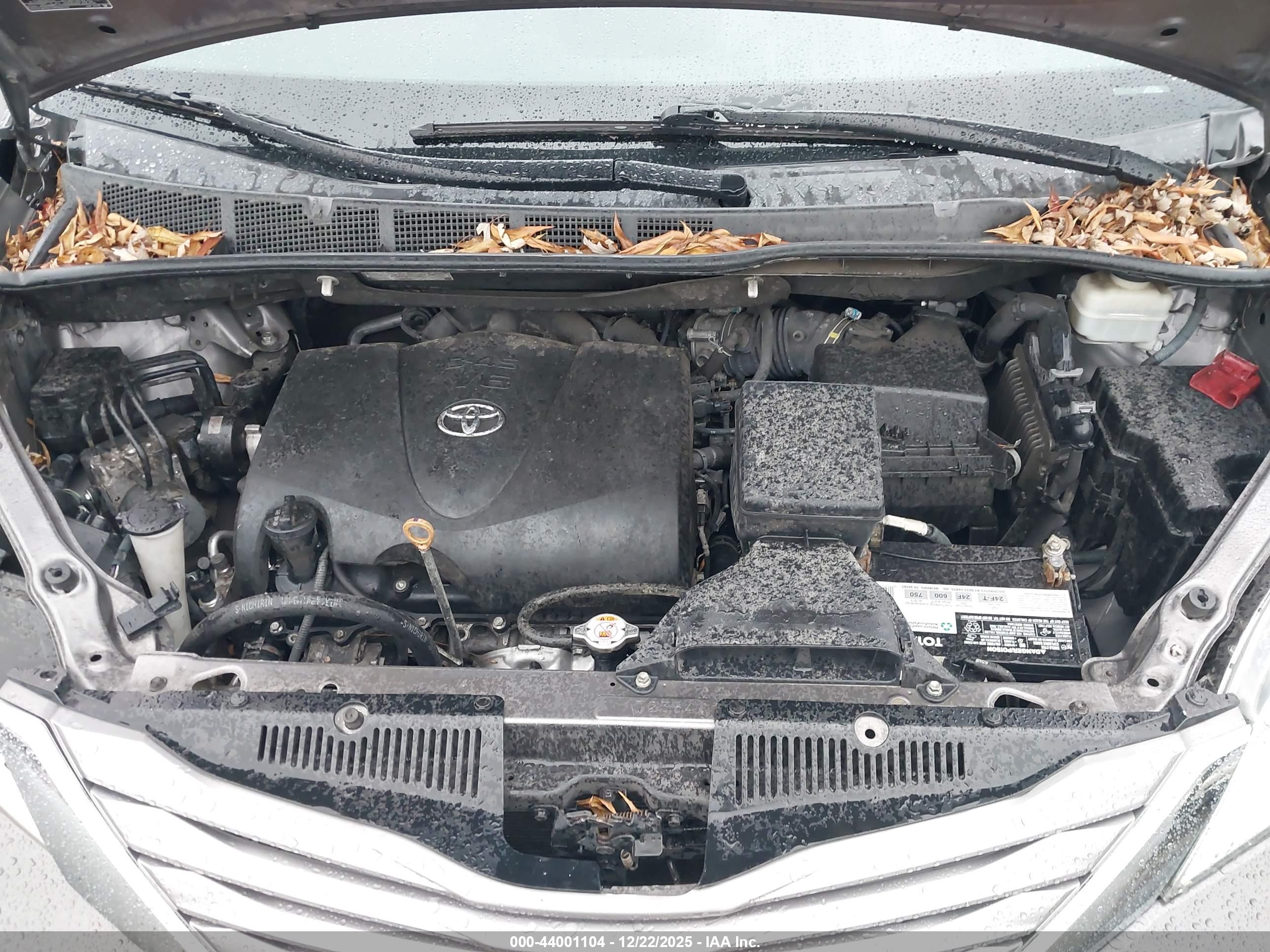 TOYOTA SIENNA image 10