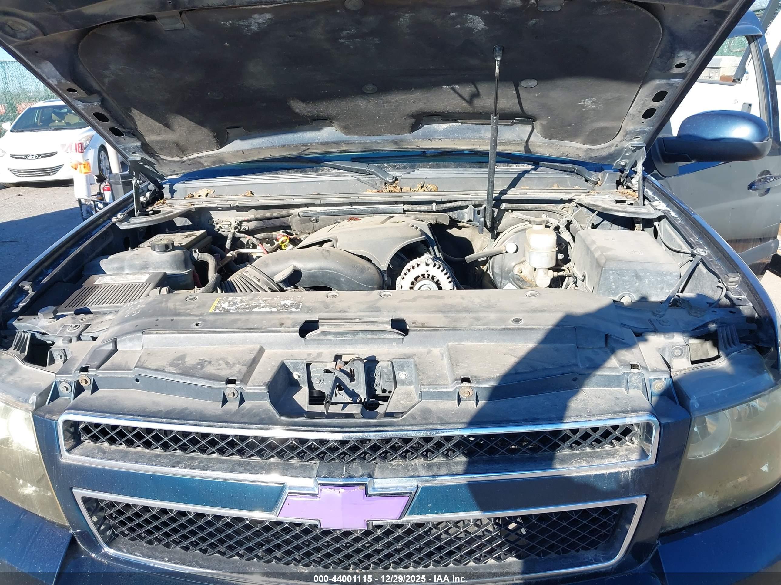 CHEVROLET SUBURBAN image 10