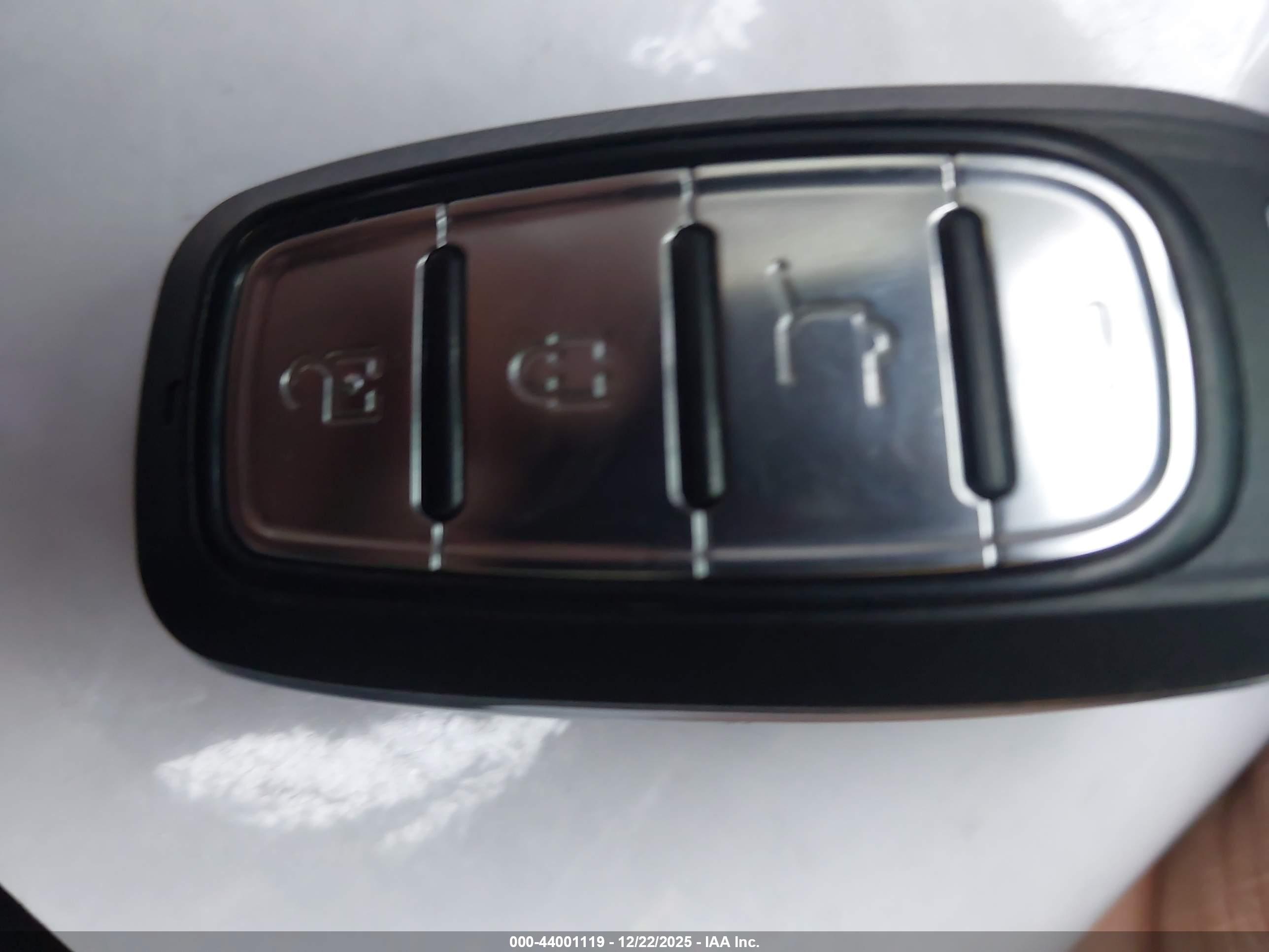 FORD FUSION image 11