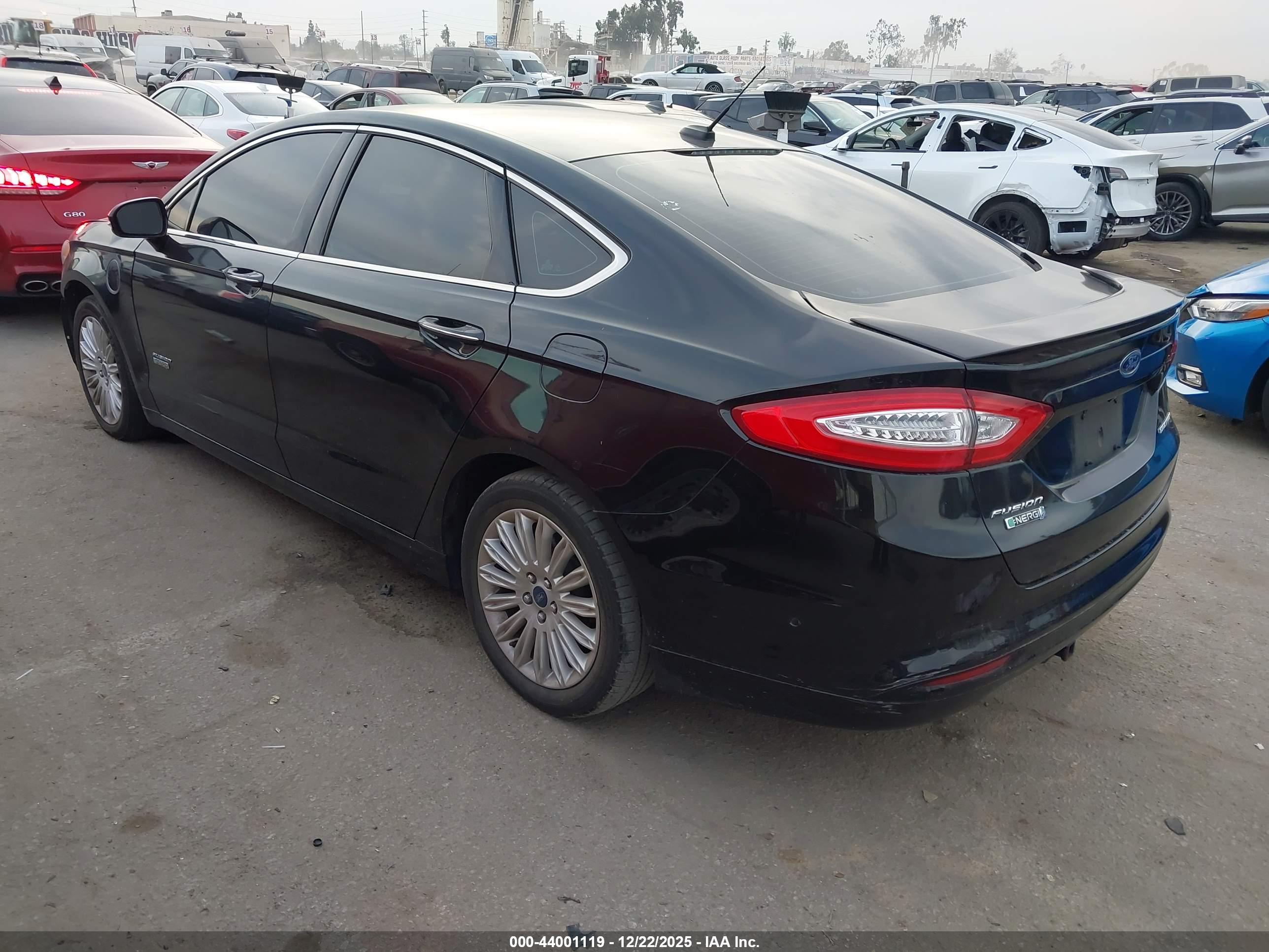 FORD FUSION image 3