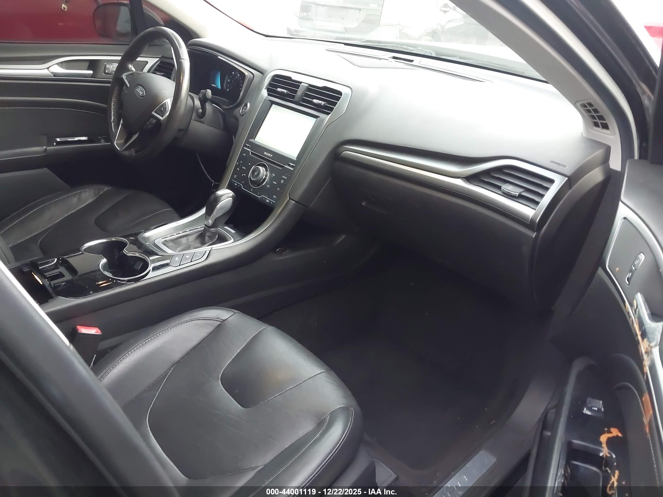 FORD FUSION image 5