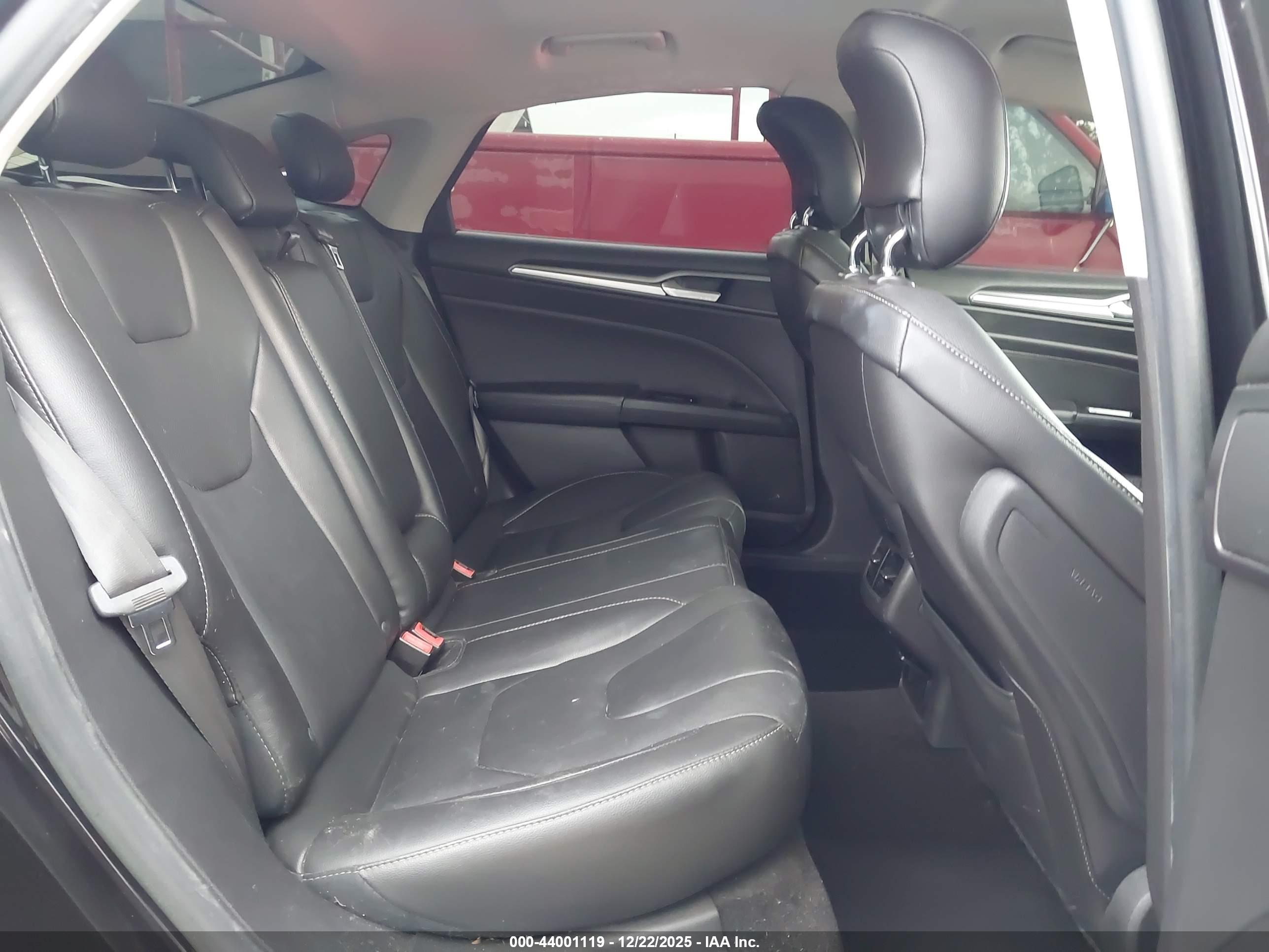 FORD FUSION image 8