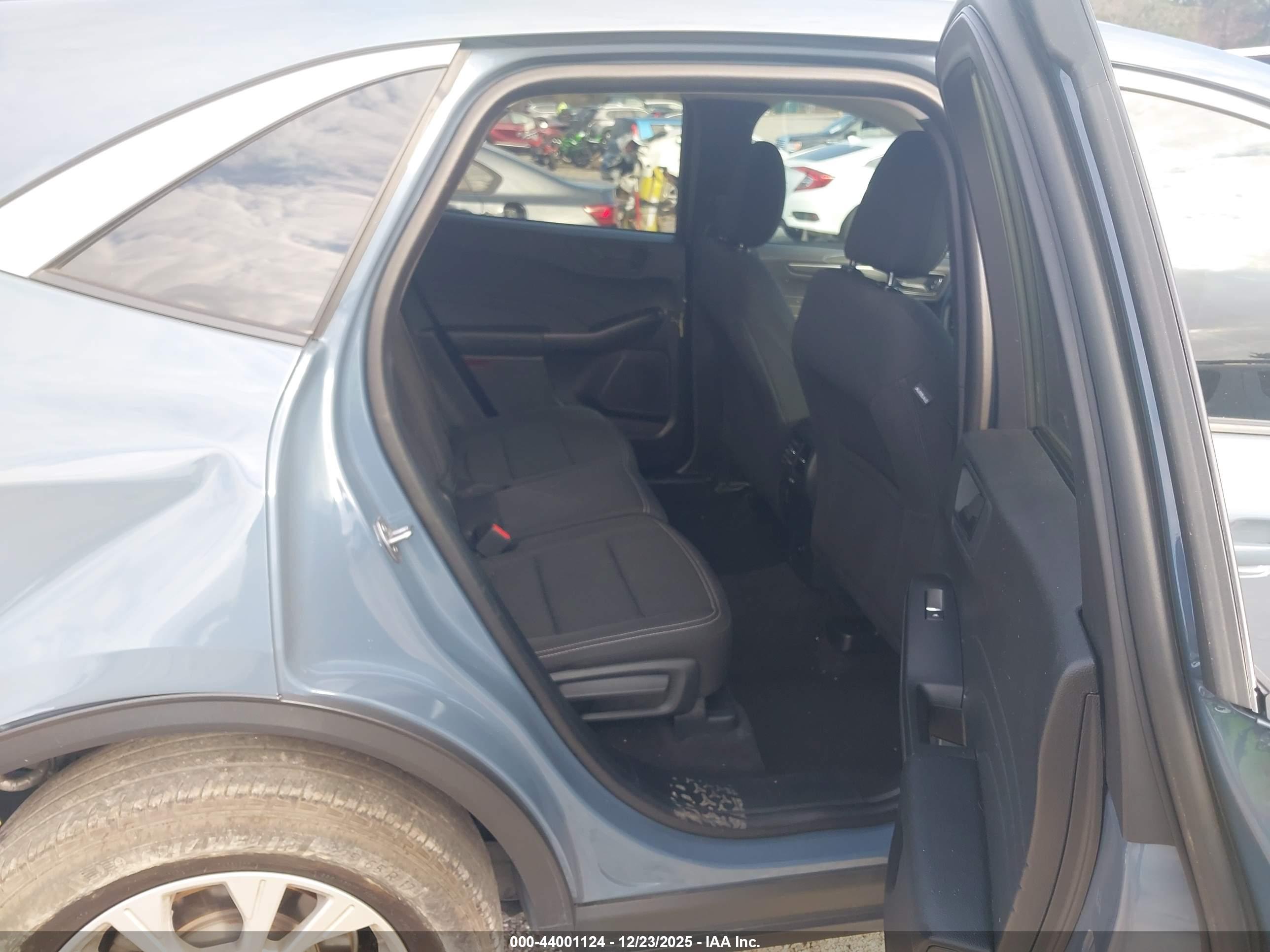 FORD ESCAPE image 8